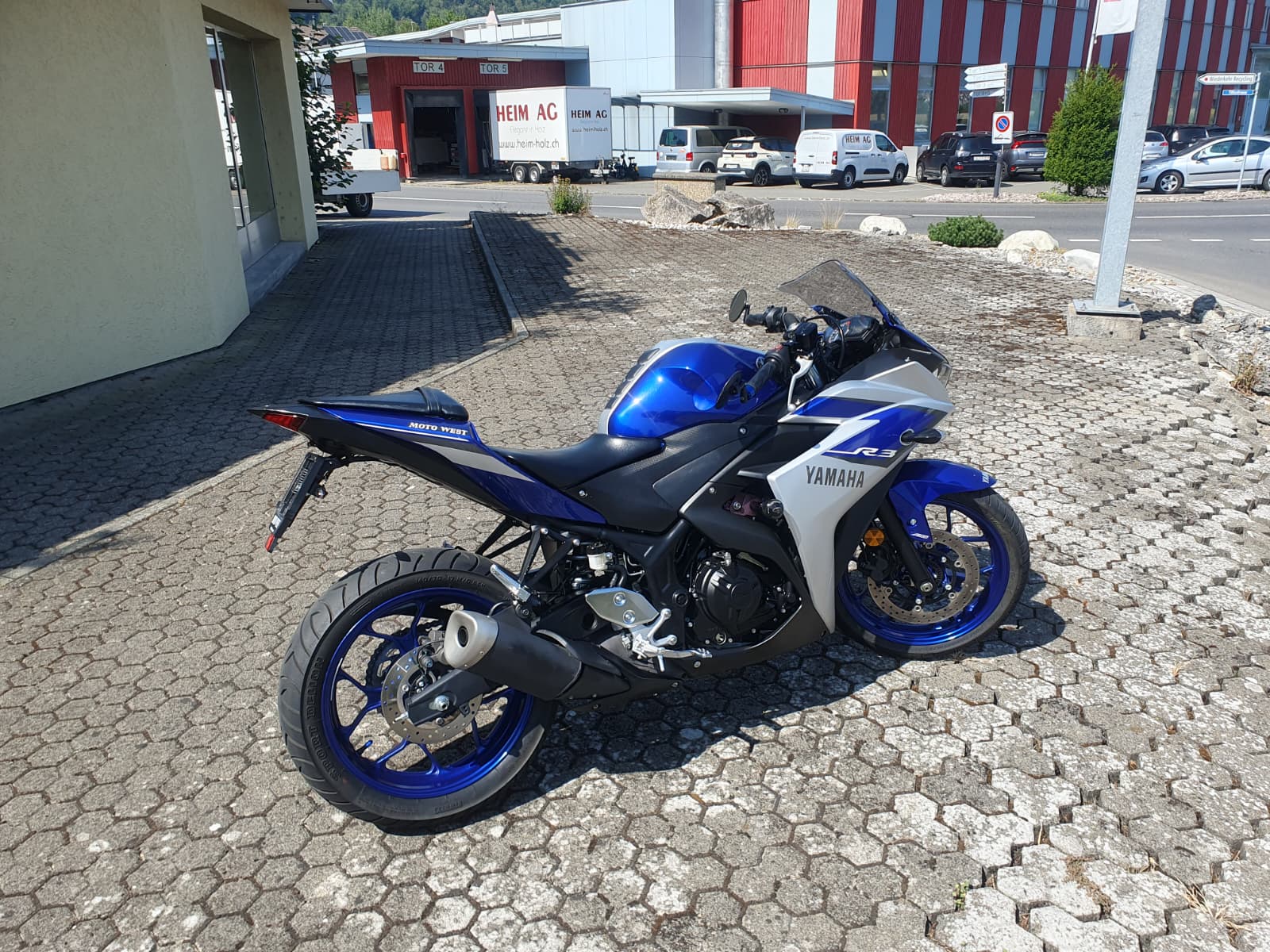 YAMAHA YZF-R3-image-3