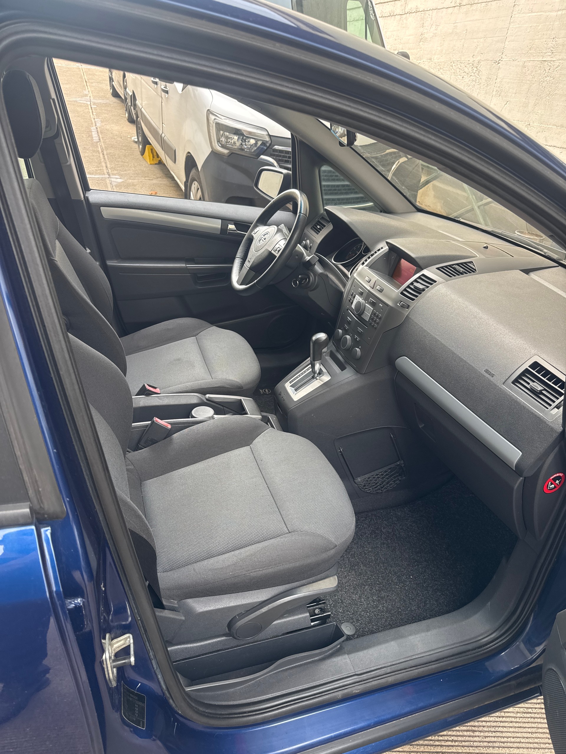 OPEL Zafira 2.2i 16V Essentia !!!!!Automat!!!!!!-image-6