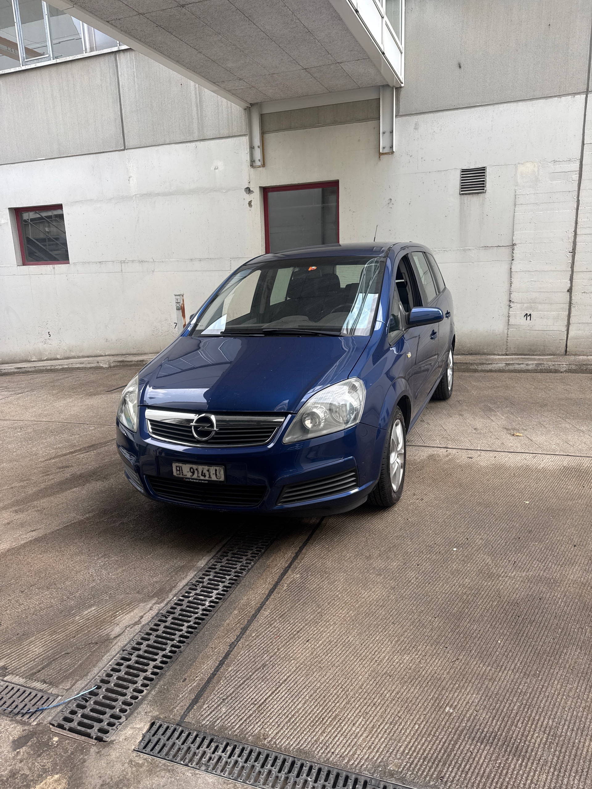 OPEL Zafira 2.2i 16V Essentia !!!!!Automat!!!!!!-image-1