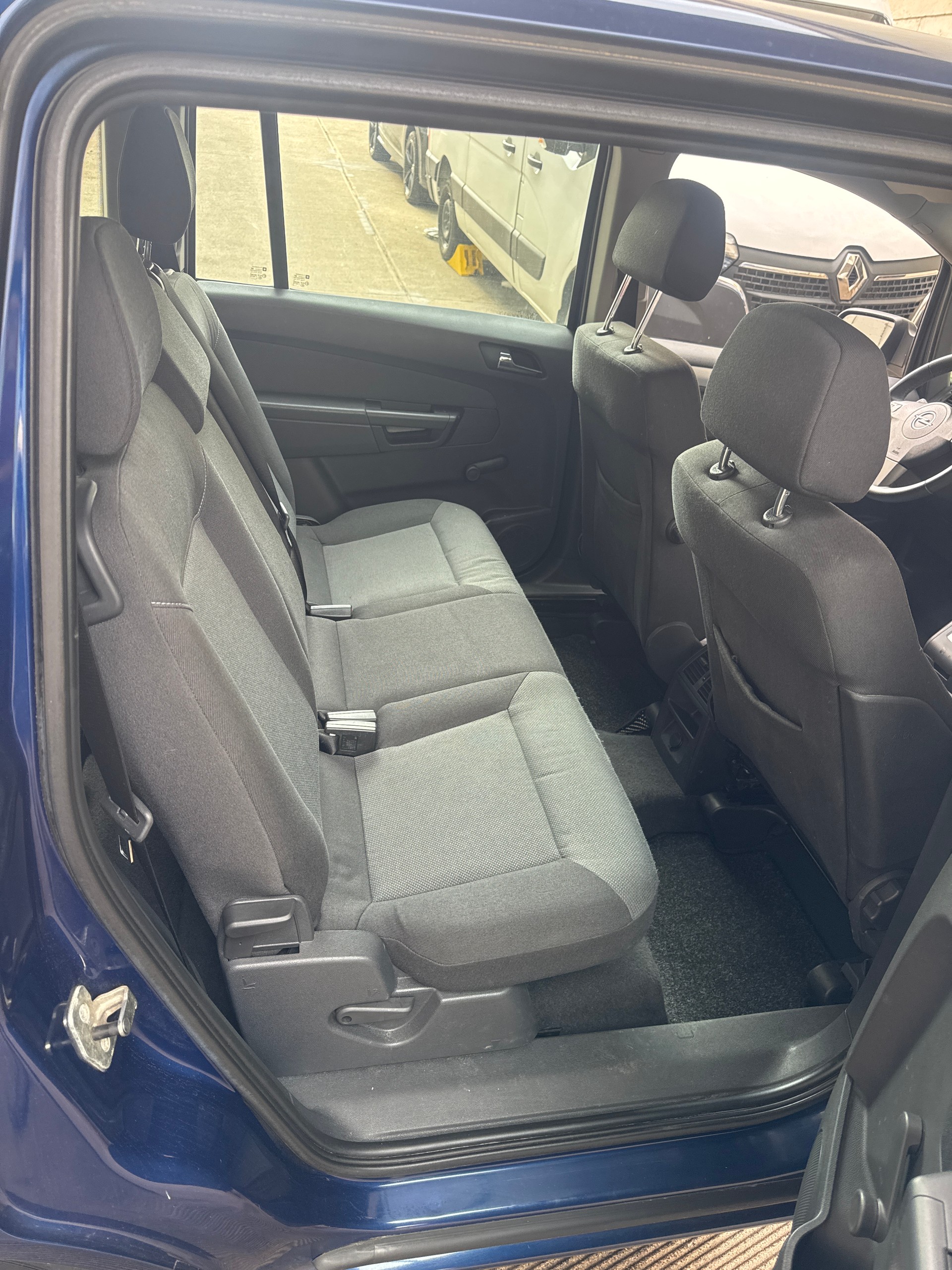 OPEL Zafira 2.2i 16V Essentia !!!!!Automat!!!!!!-image-5