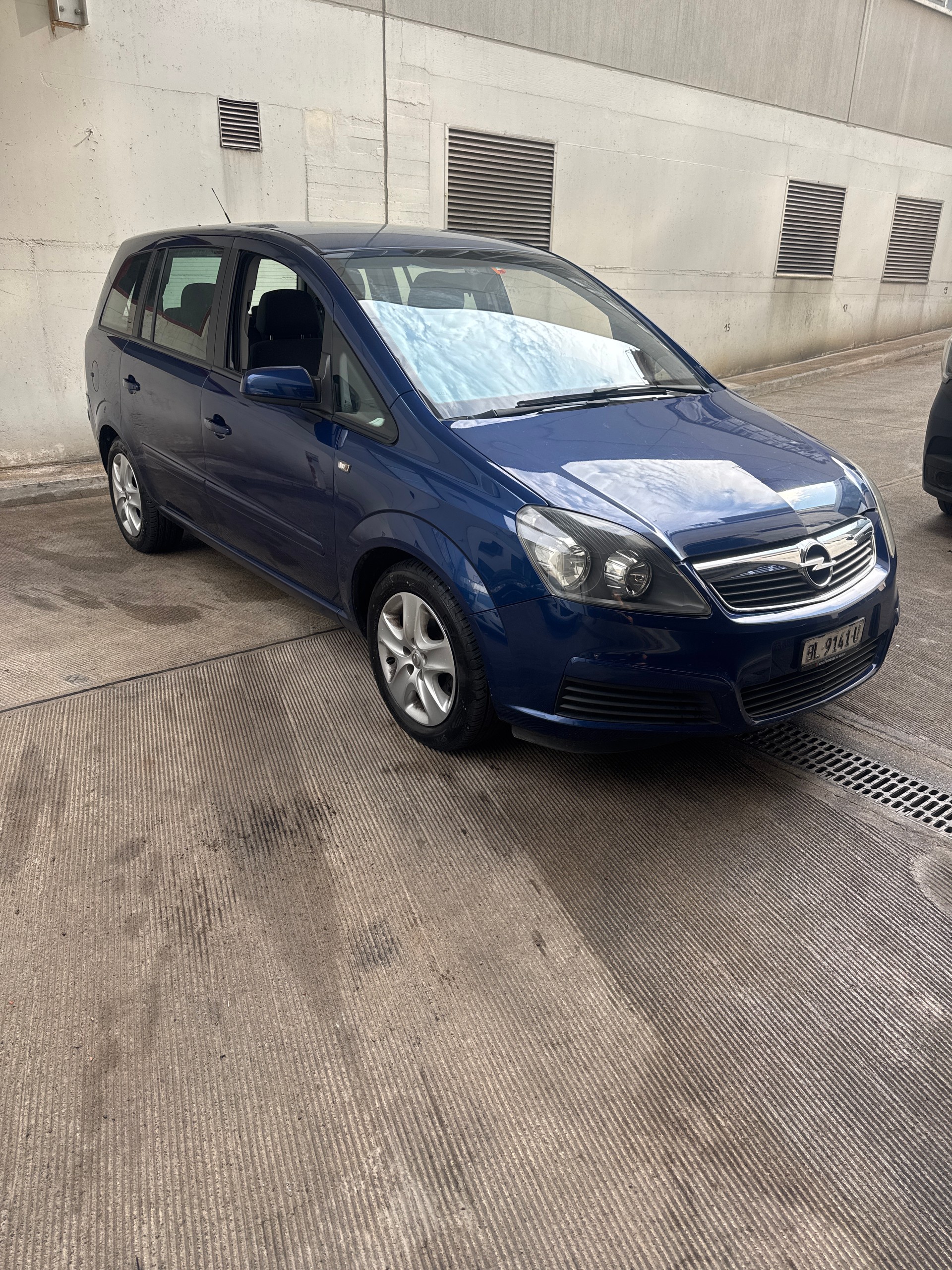 OPEL Zafira 2.2i 16V Essentia !!!!!Automat!!!!!!