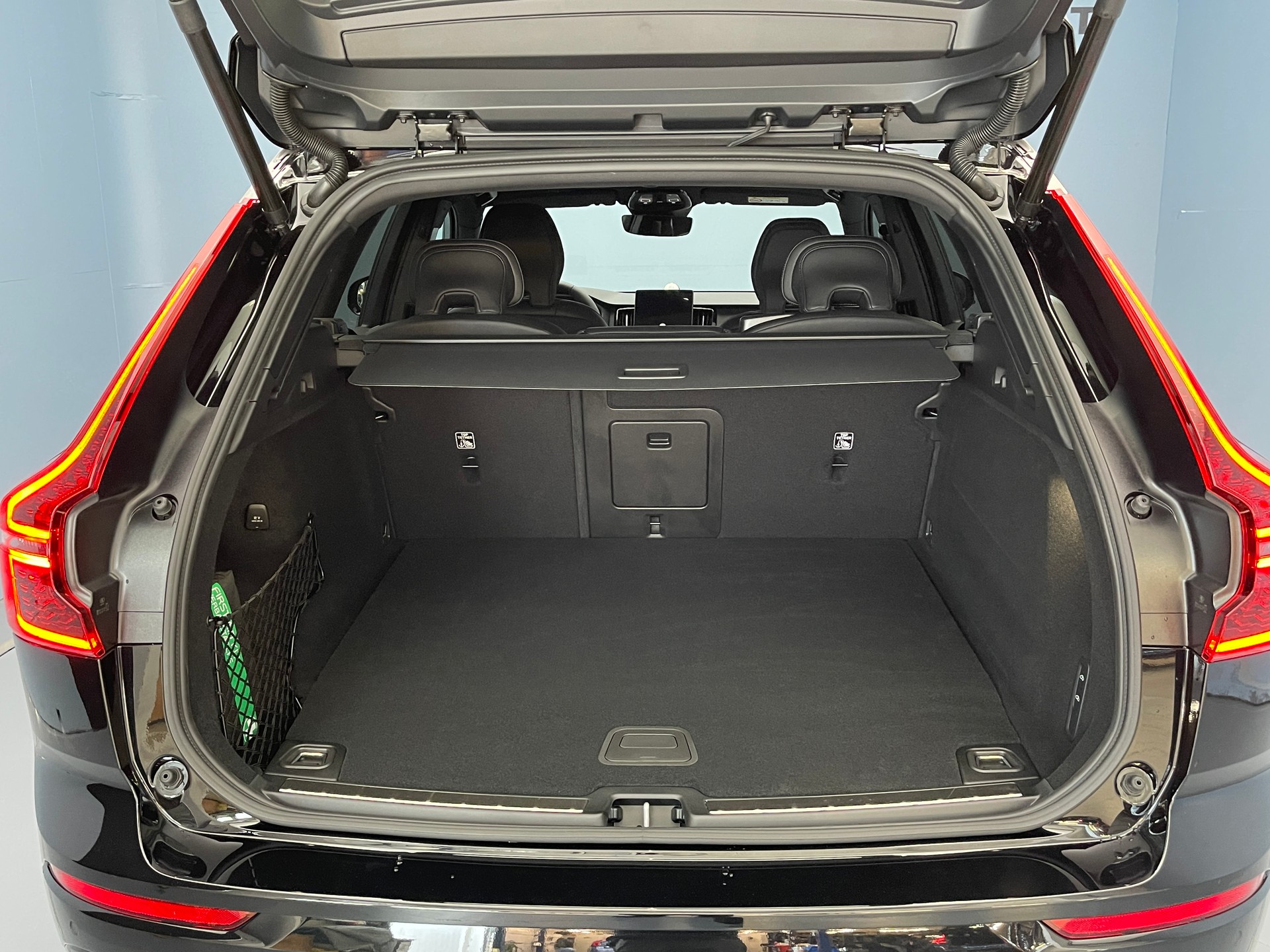 VOLVO XC60 2.0 T8 TE Black Edition eAWD-image-6