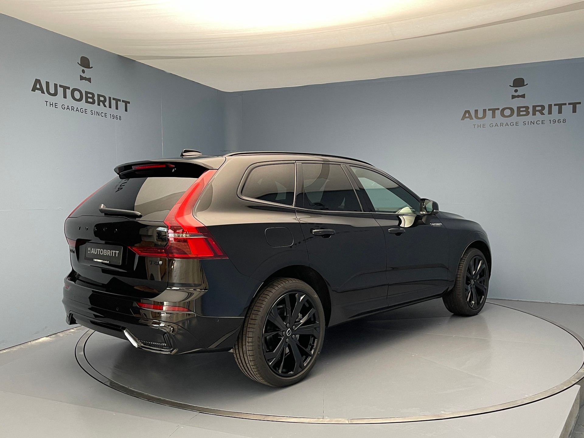 VOLVO XC60 2.0 T8 TE Black Edition eAWD-showroom-element-3