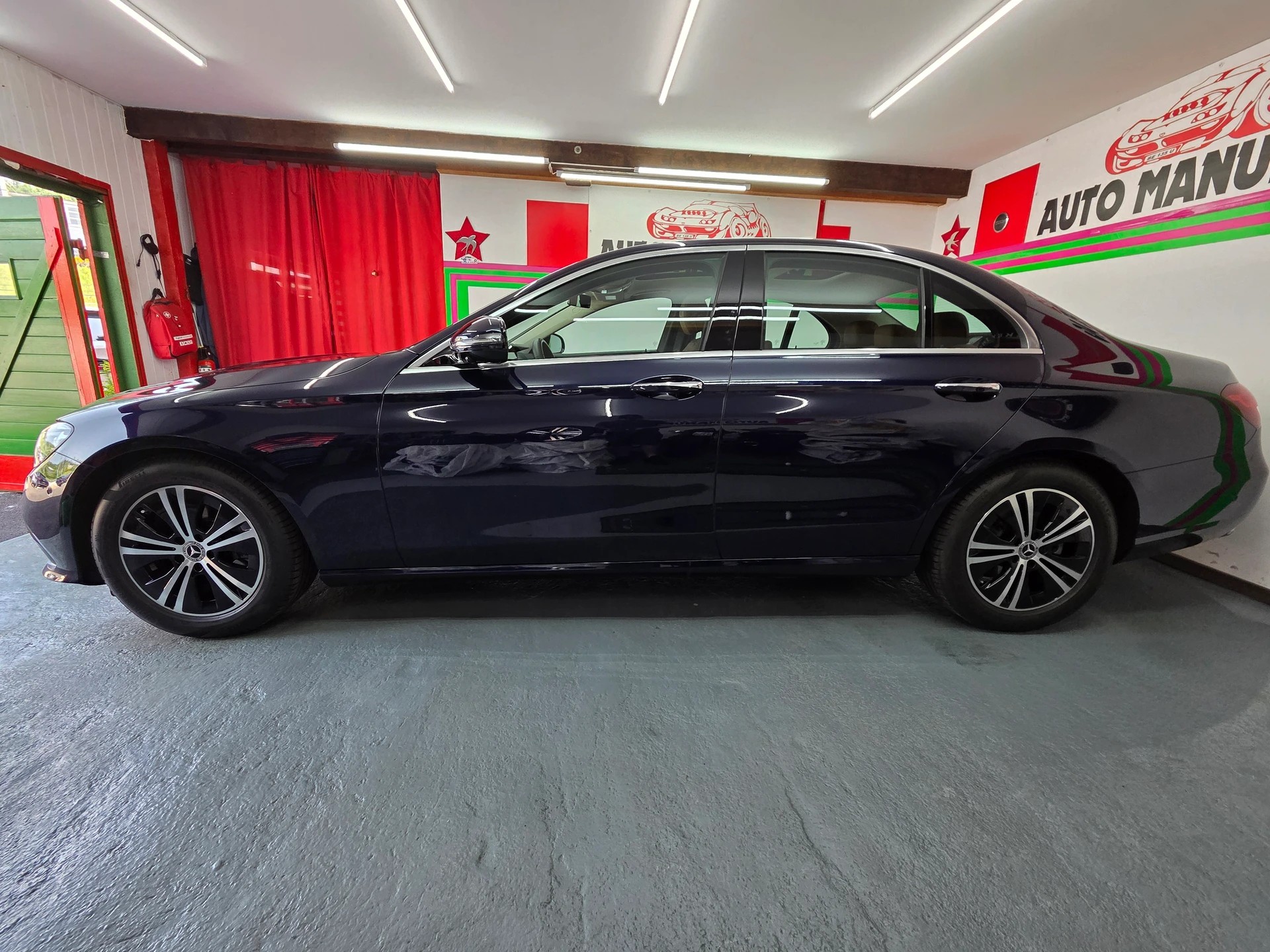MERCEDES-BENZ E 220 d Avantgarde 9G-Tronic-image-3