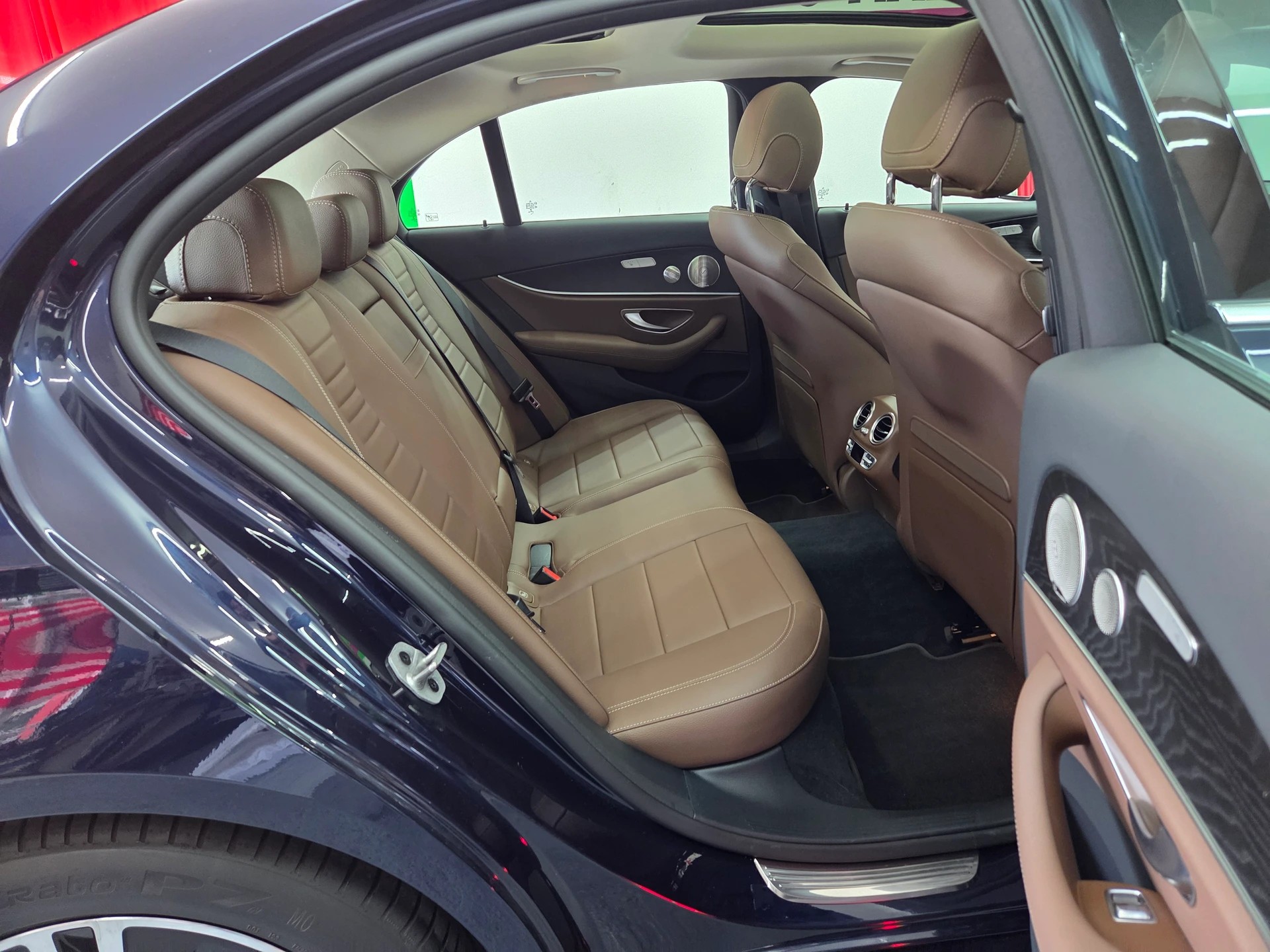 MERCEDES-BENZ E 220 d Avantgarde 9G-Tronic-image-14