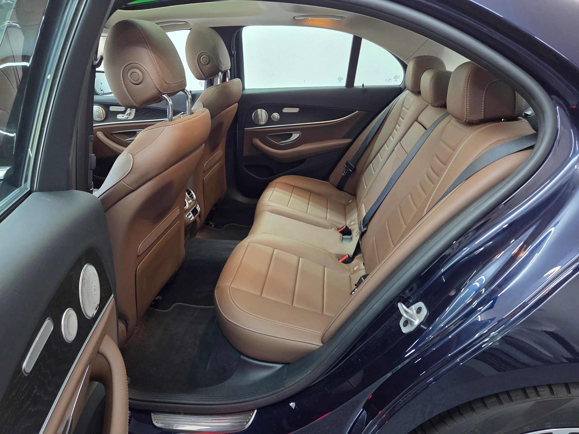 MERCEDES-BENZ E 220 d Avantgarde 9G-Tronic-image-13