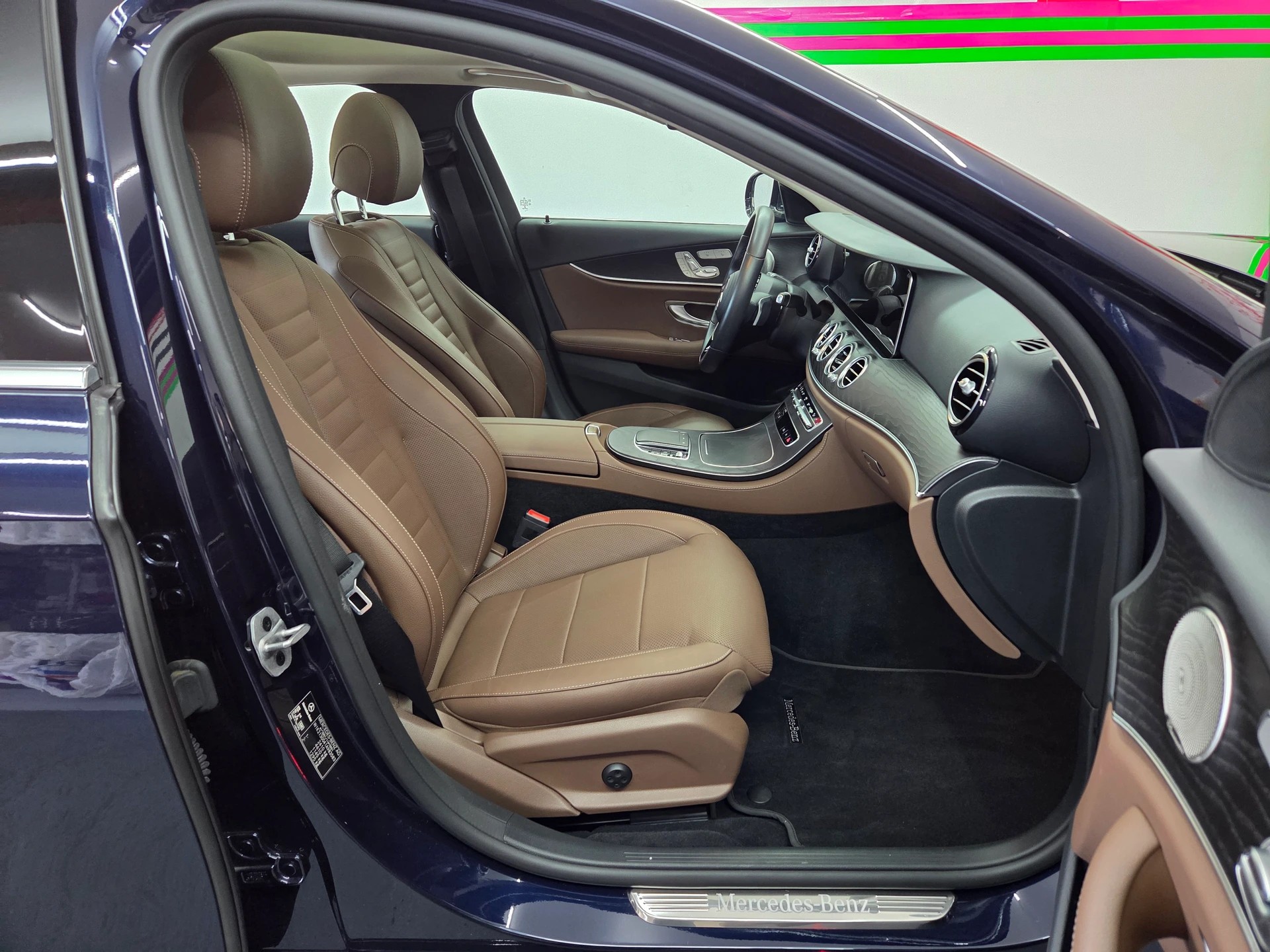 MERCEDES-BENZ E 220 d Avantgarde 9G-Tronic-image-12