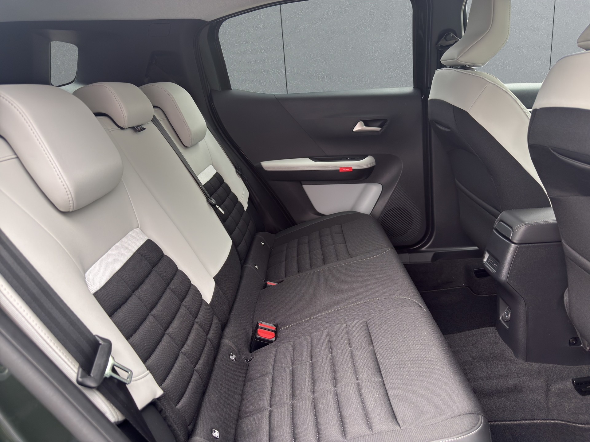 CITROEN C3 Aircross 1.2 Hybrid Plus-image-15