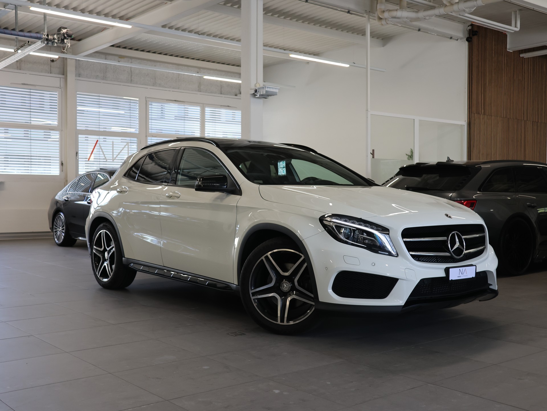 MERCEDES-BENZ GLA 250 4Matic 7G-DCT *Sitzheizung* *Rückfahrkamera* *Panoramadach*
