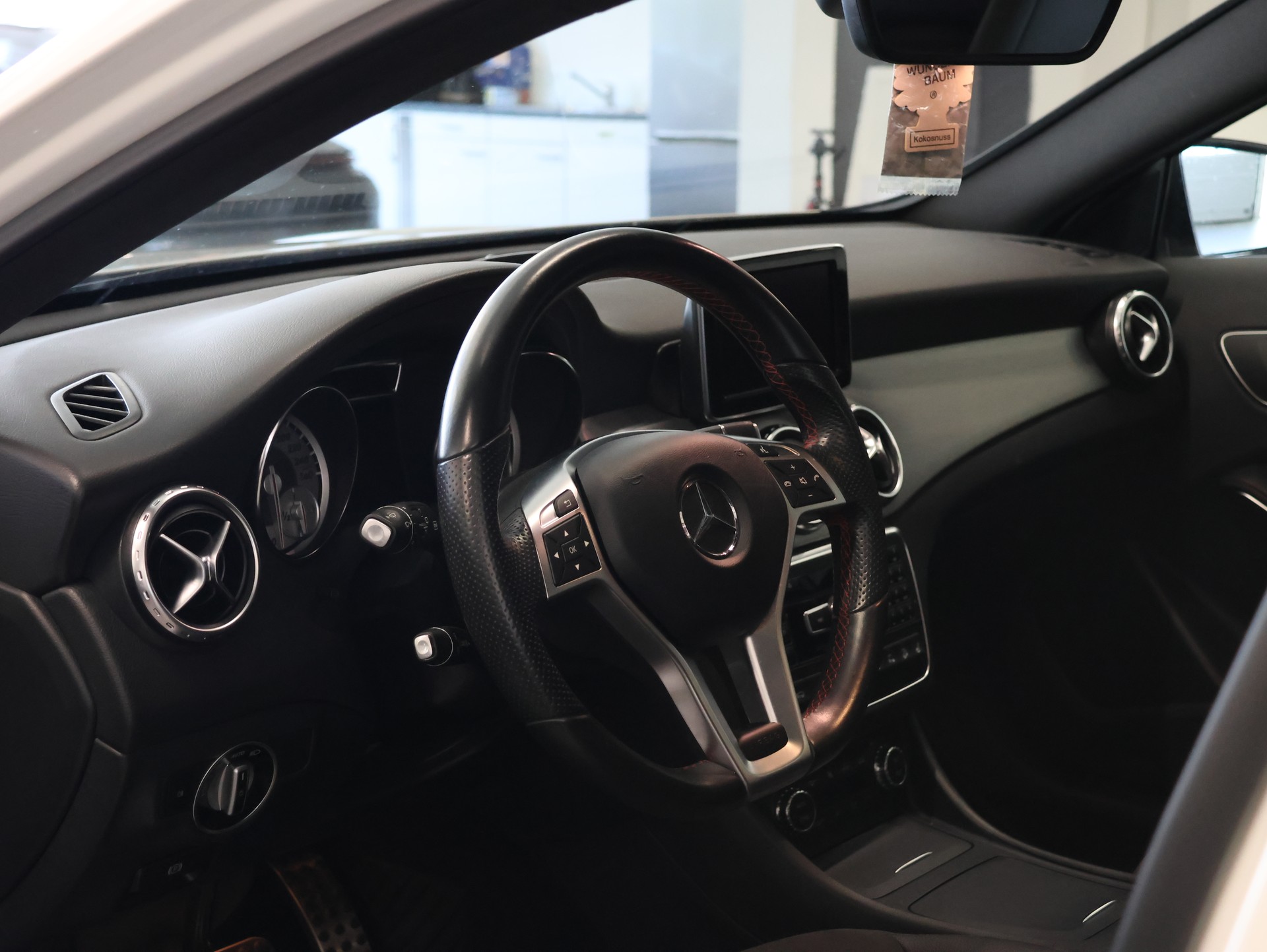 MERCEDES-BENZ GLA 250 4Matic 7G-DCT *Sitzheizung* *Rückfahrkamera* *Panoramadach*-image-14