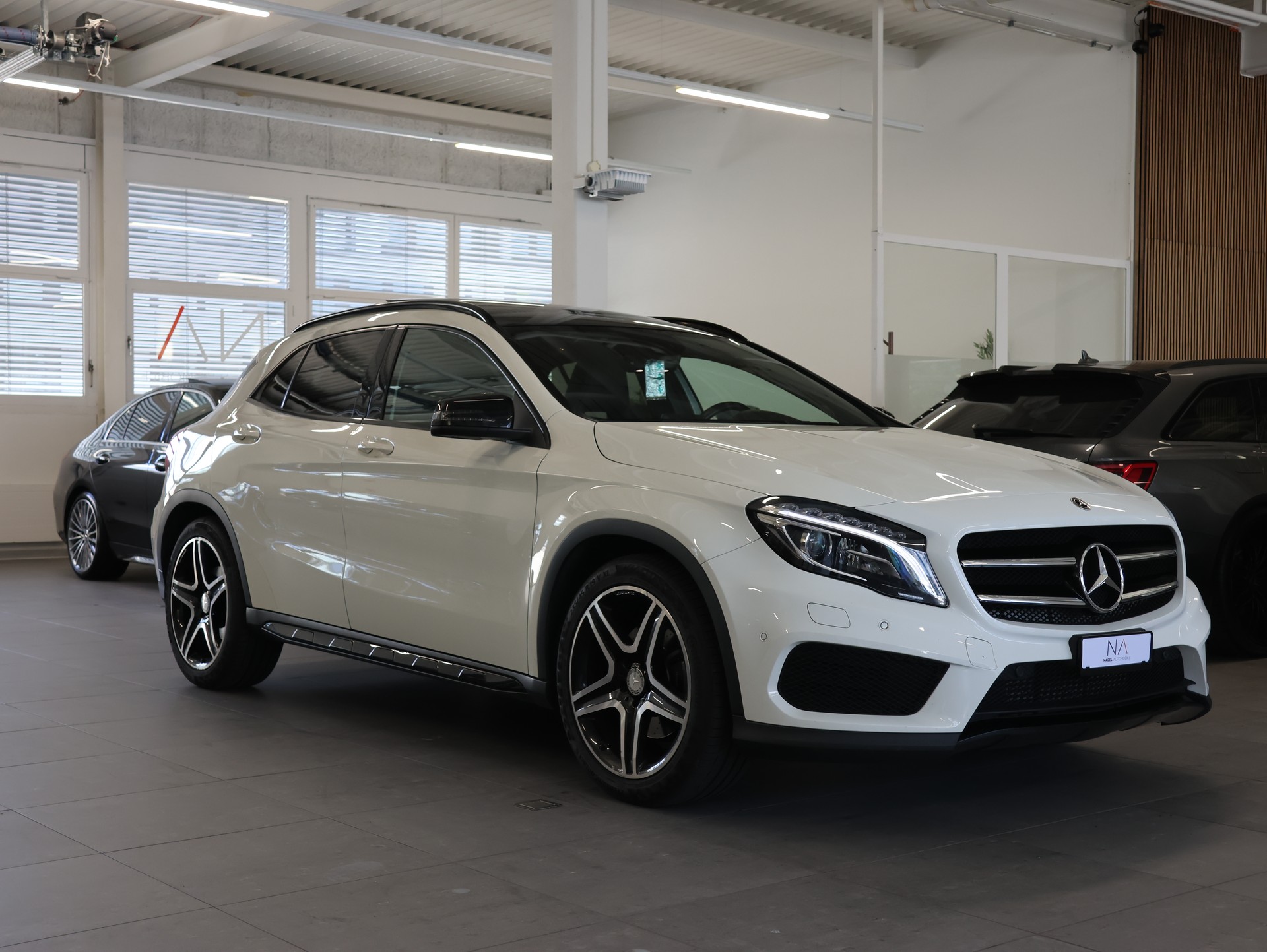 MERCEDES-BENZ GLA 250 4Matic 7G-DCT *Sitzheizung* *Rückfahrkamera* *Panoramadach*-showroom-element-1