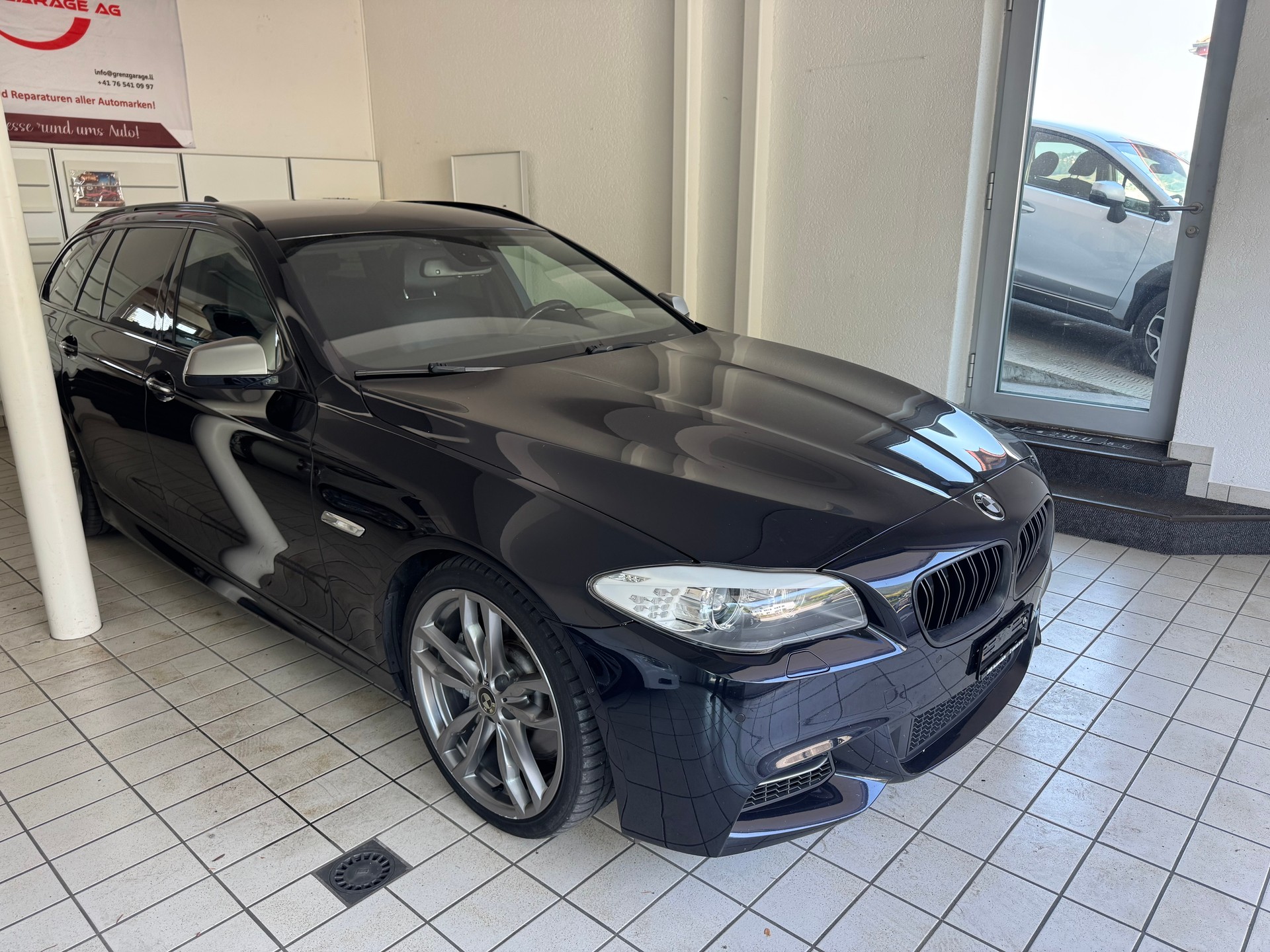 BMW M550d xDrive Touring Steptronic-image-1