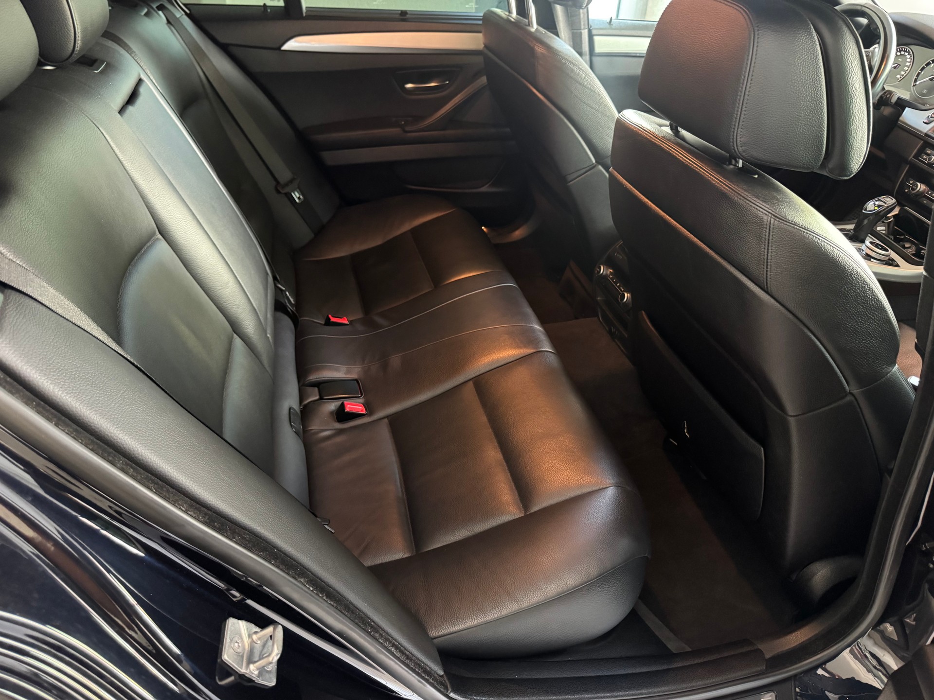 BMW M550d xDrive Touring Steptronic-image-15