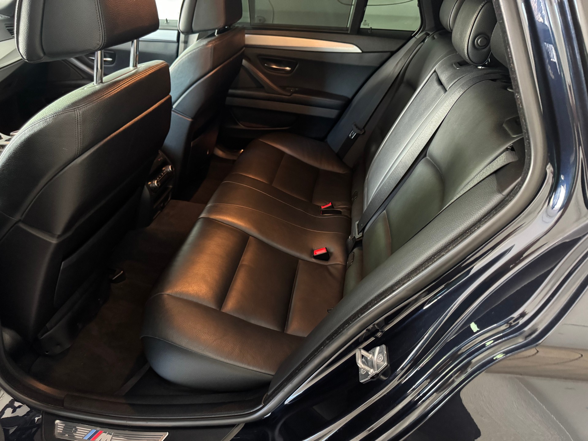 BMW M550d xDrive Touring Steptronic-image-14