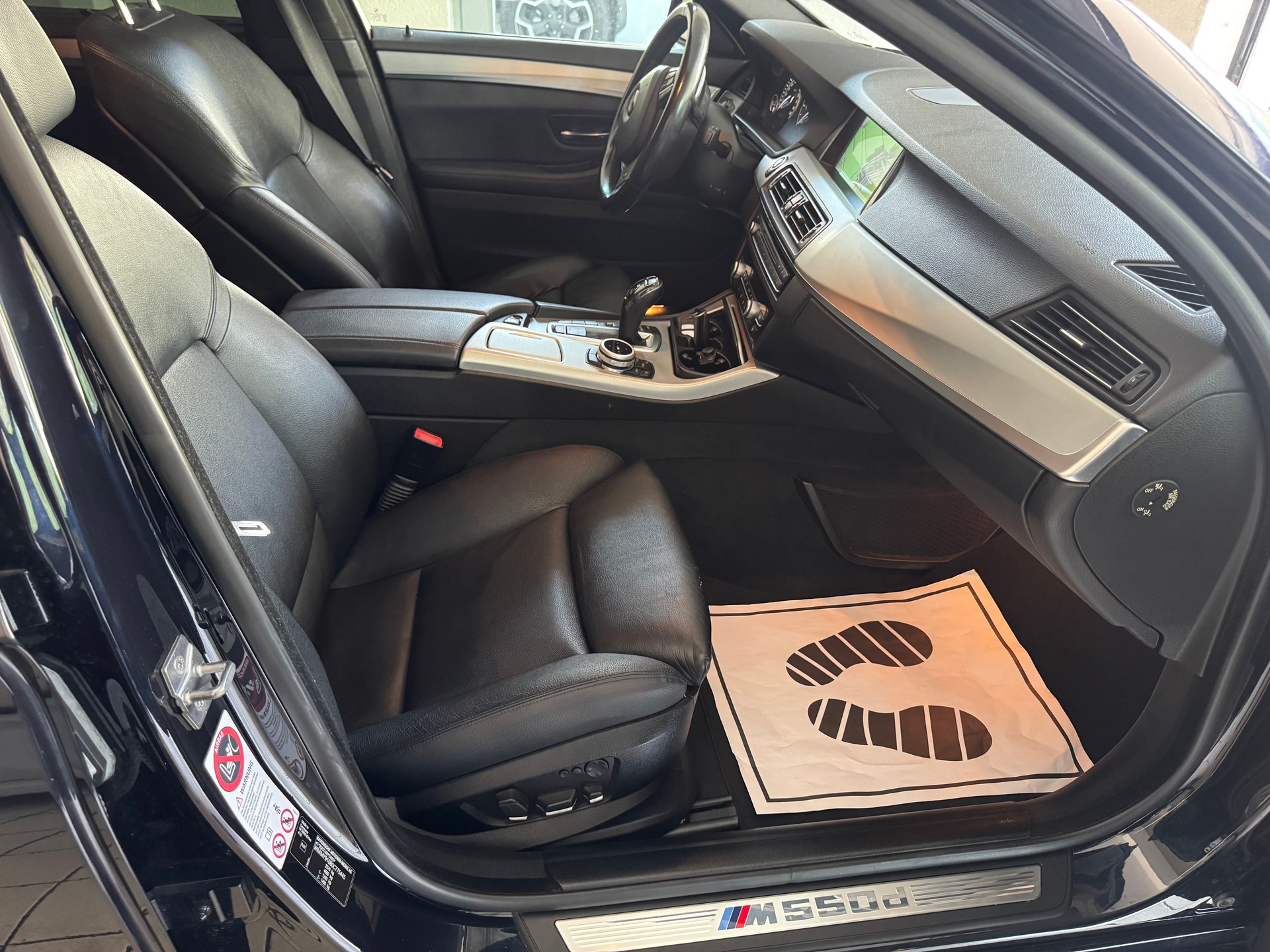 BMW M550d xDrive Touring Steptronic-image-13