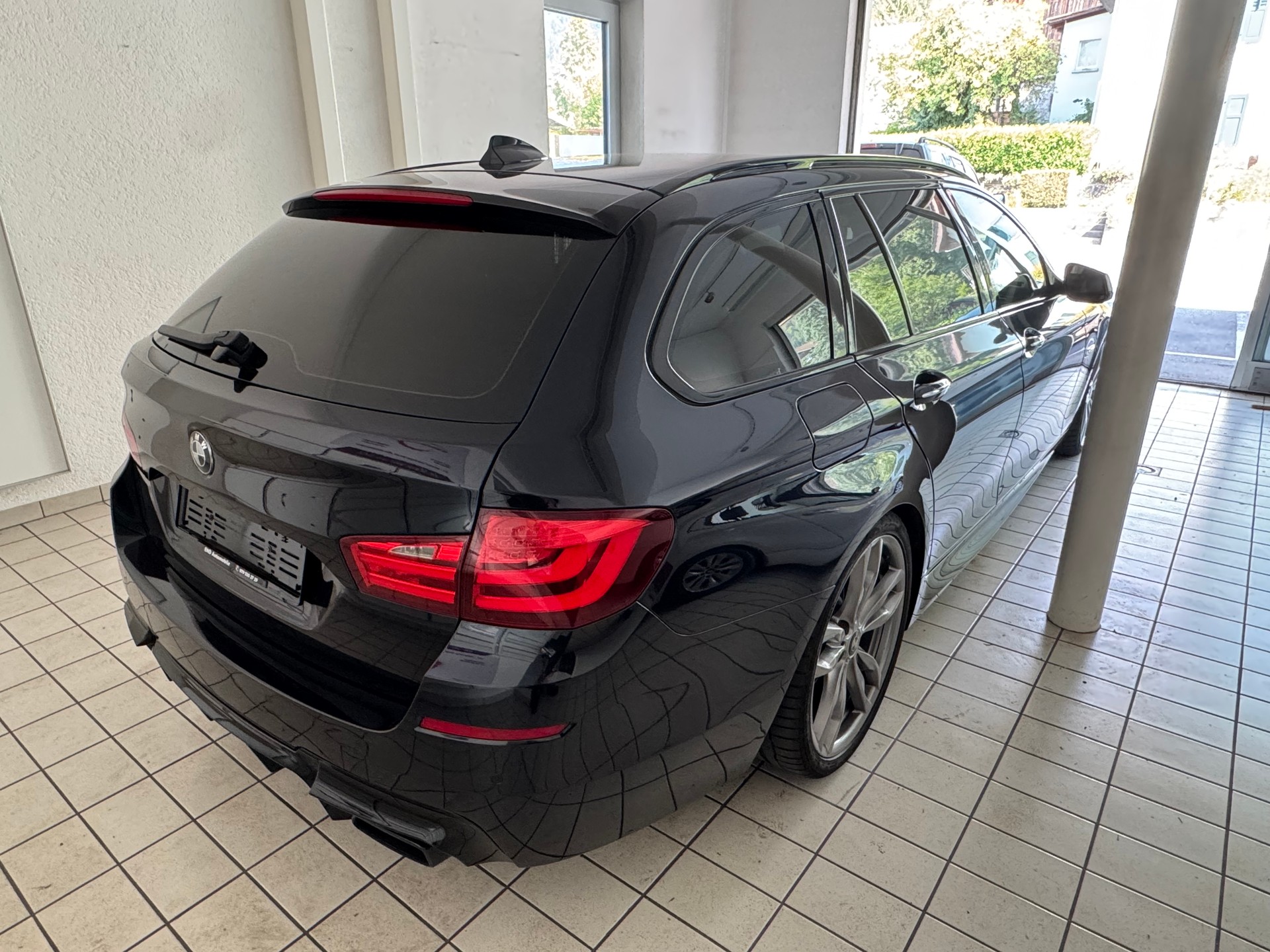BMW M550d xDrive Touring Steptronic-image-7