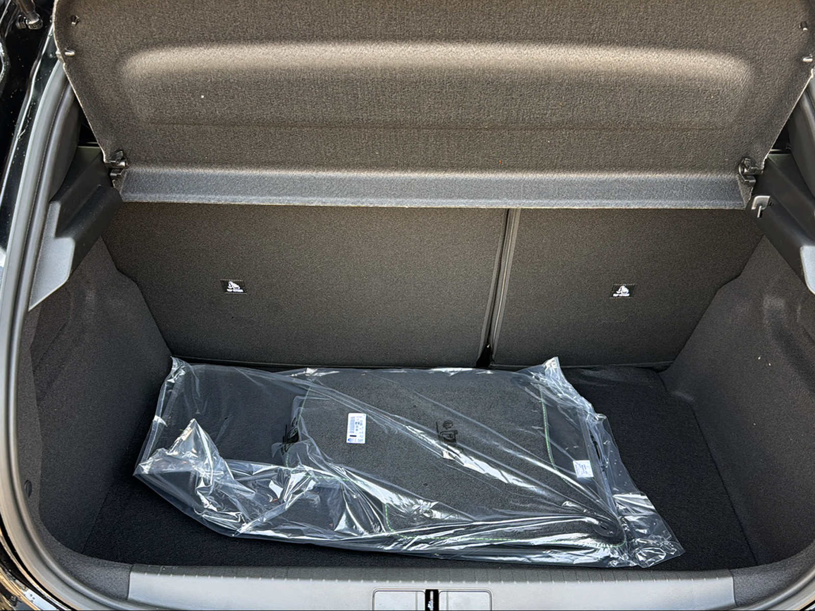 PEUGEOT 208 1.2 MHEV 145 GT Exclusive-image-10