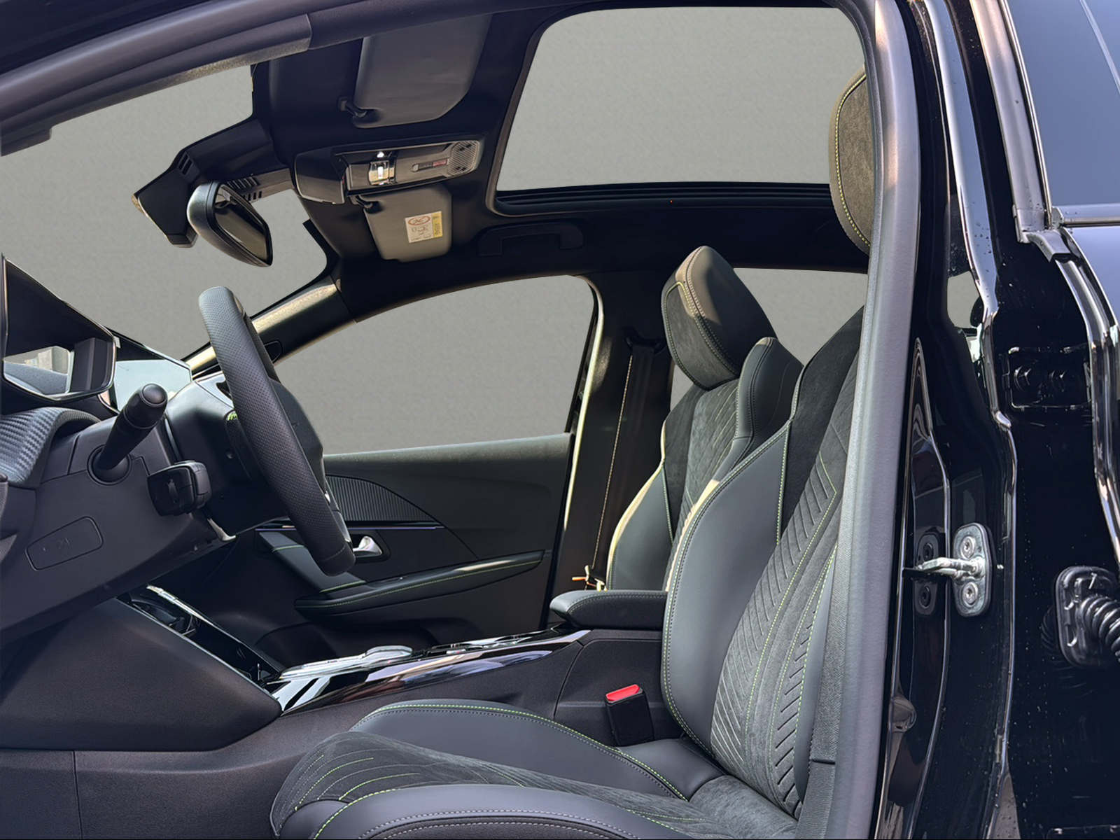 PEUGEOT 208 1.2 MHEV 145 GT Exclusive-showroom-element-3