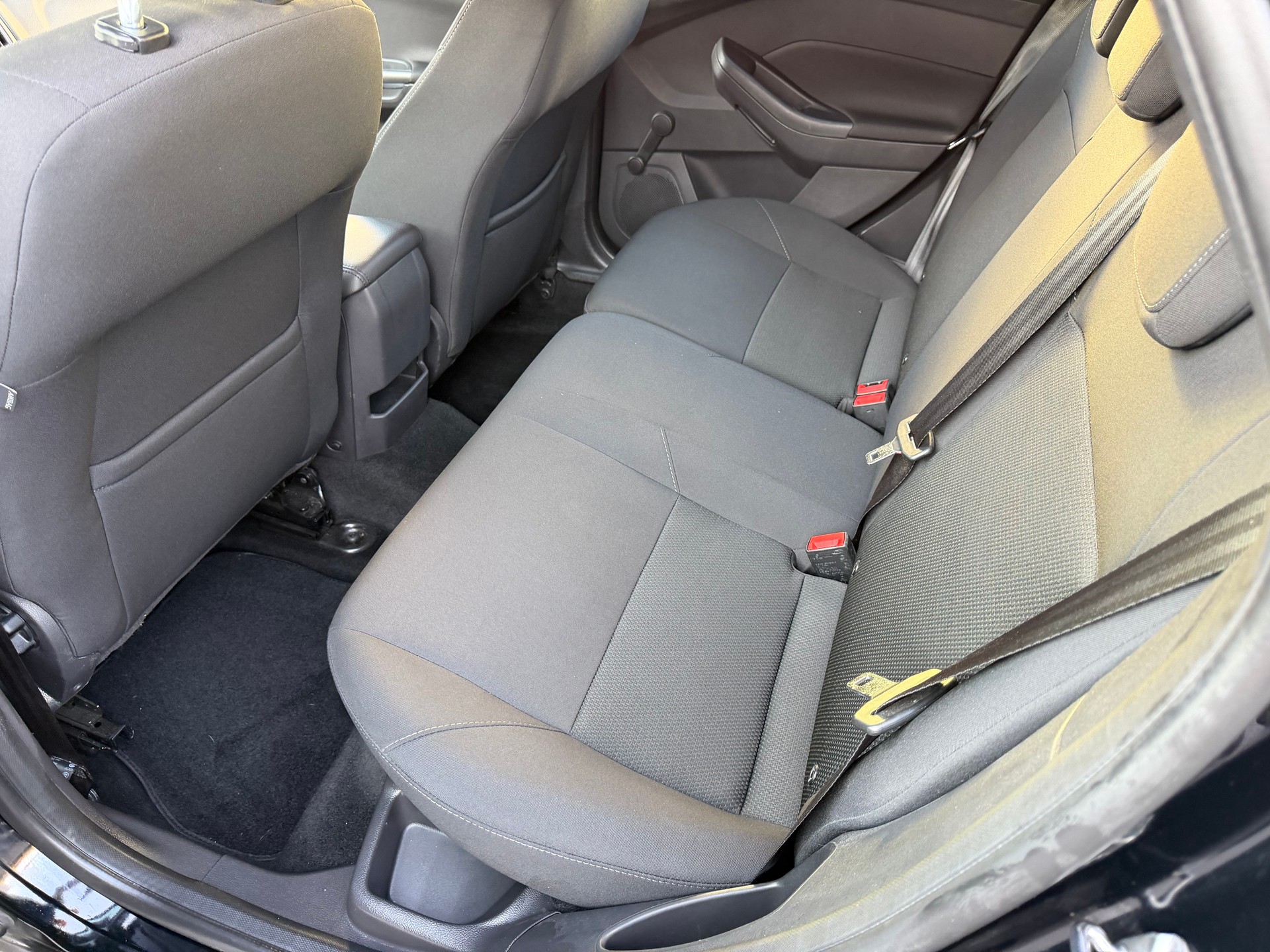 FORD Focus 1.6i VCT Trend PowerShift-image-8