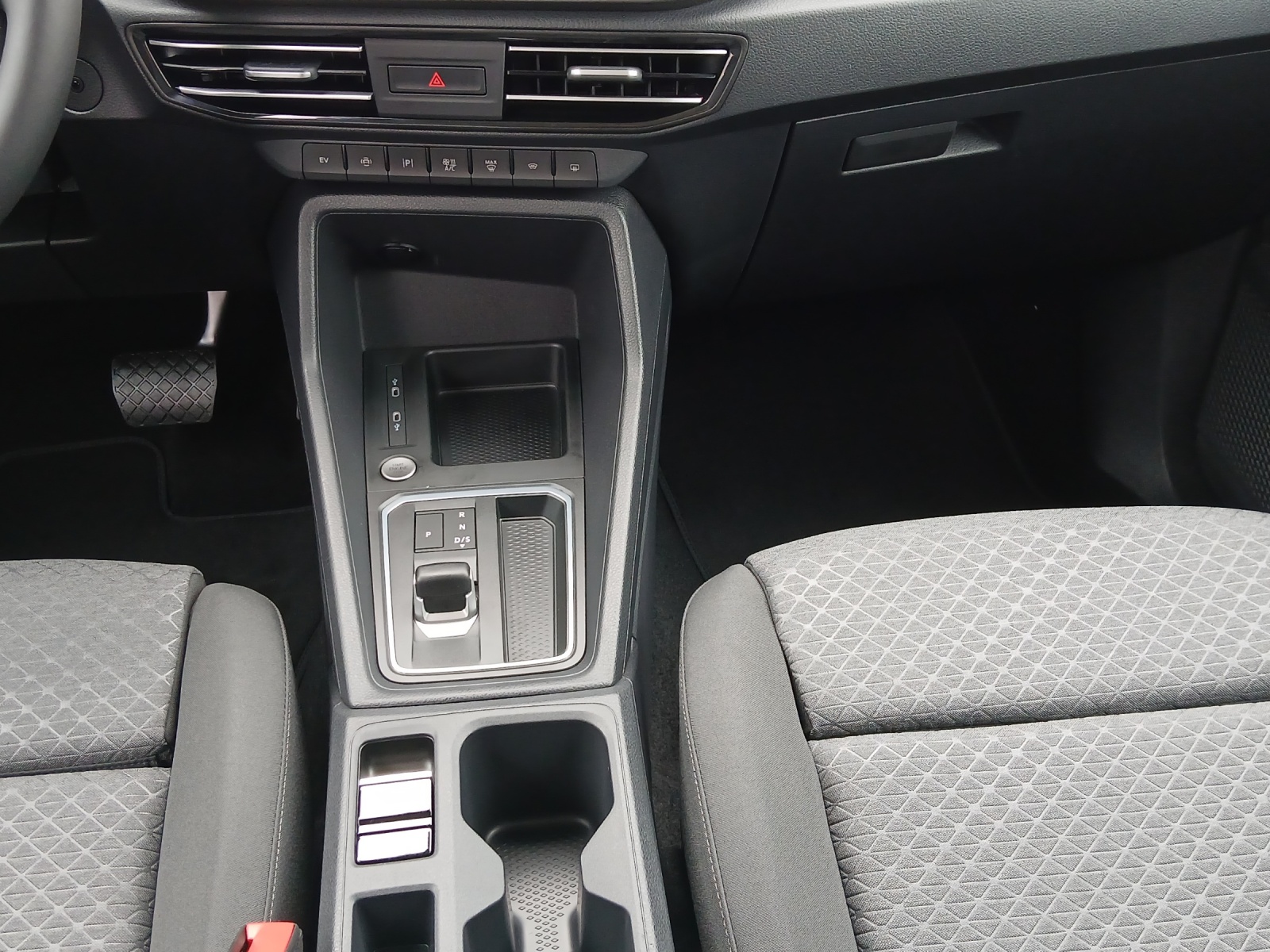 FORD Tourneo Grand Connect 1.5 EcoBoost 150 Titanium PHEV-image-13