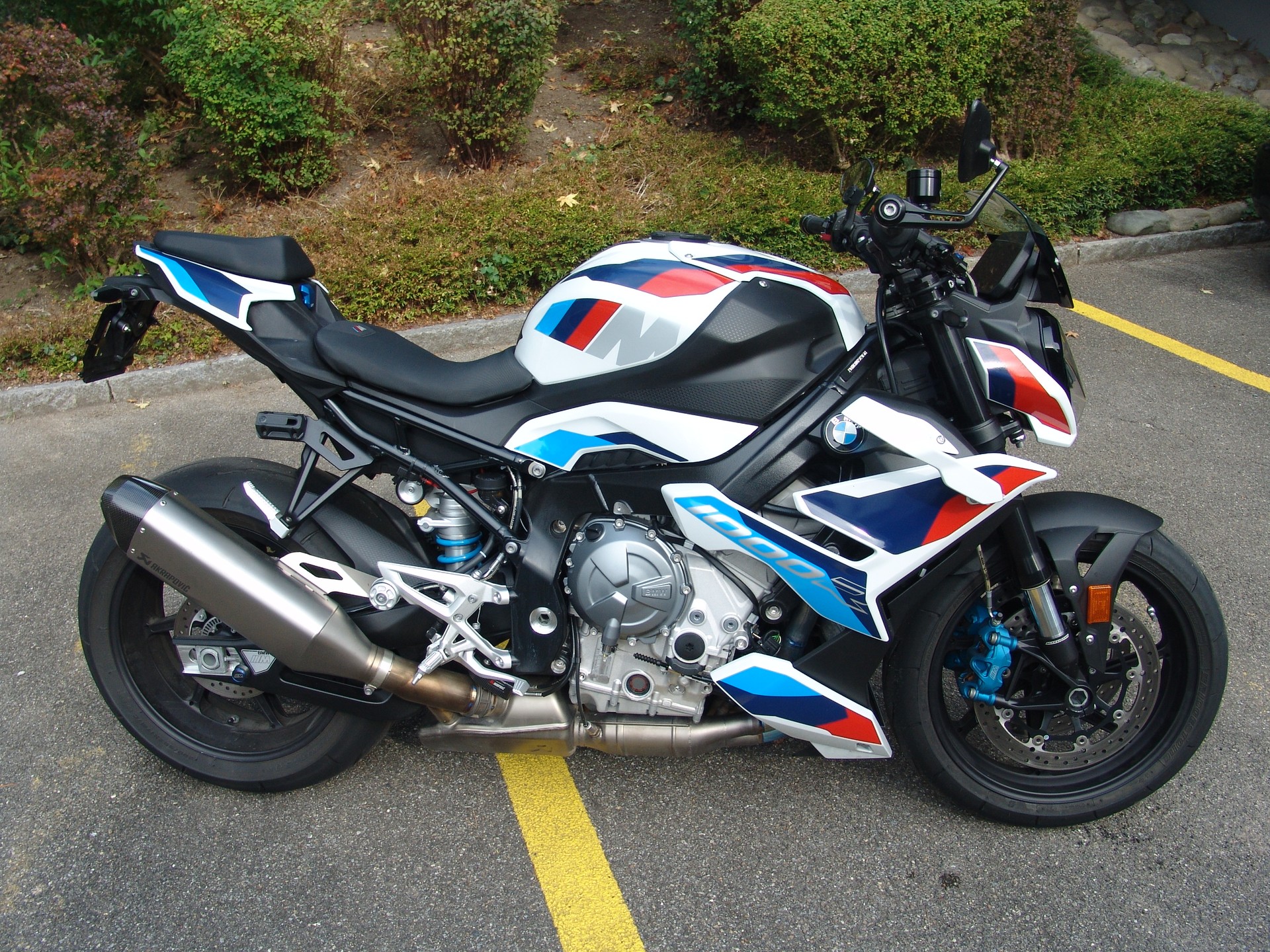 BMW M 1000 R-image-1