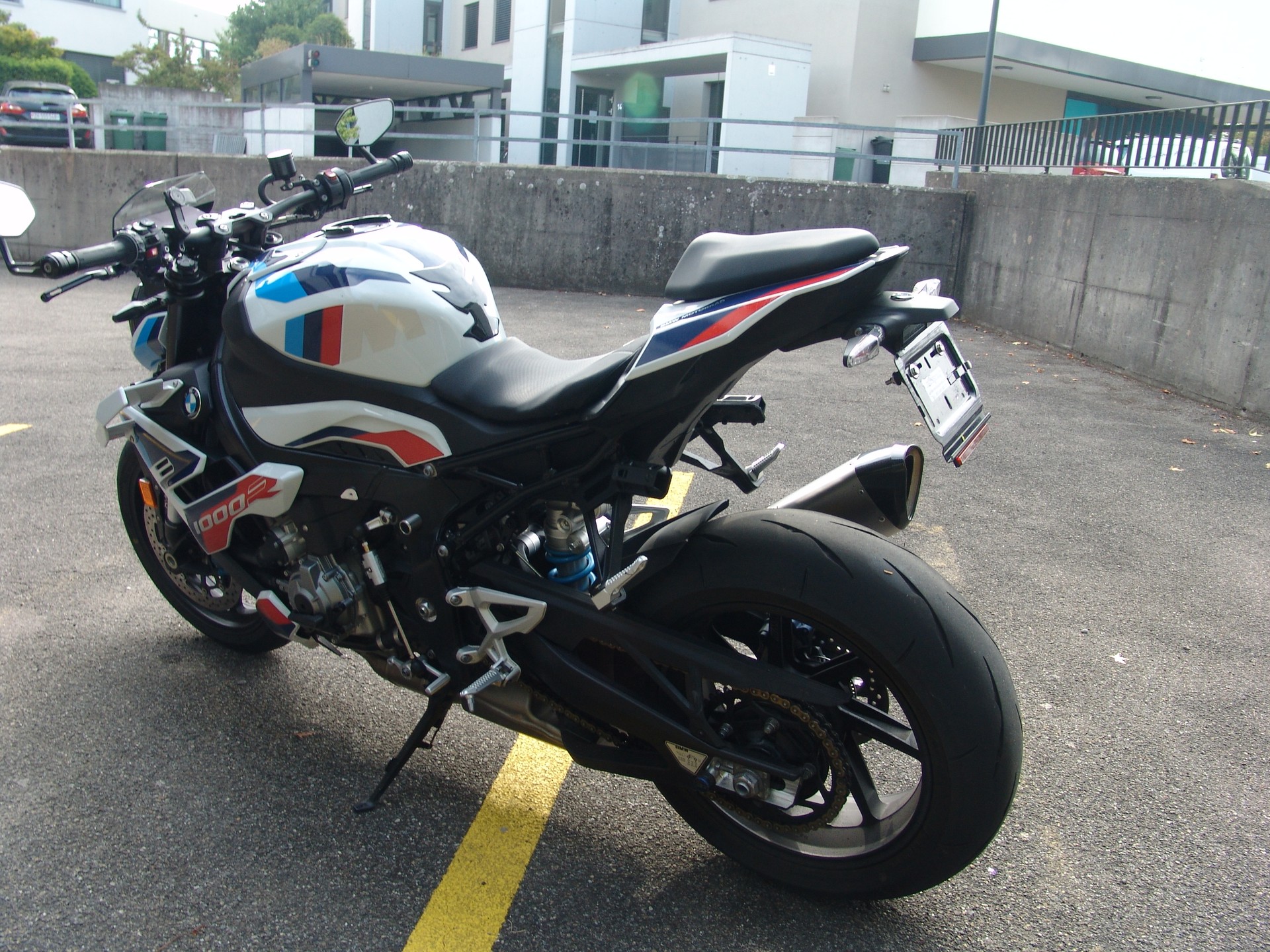 BMW M 1000 R-image-2