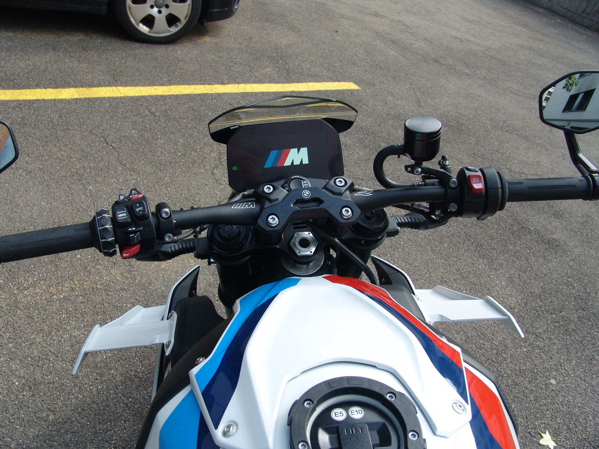 BMW M 1000 R-image-4