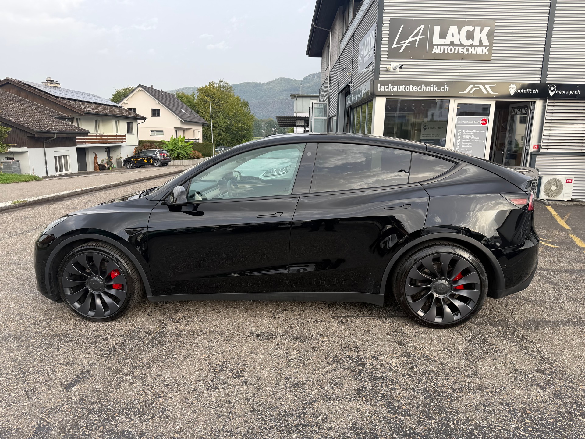 TESLA Model Y Performance-image-12