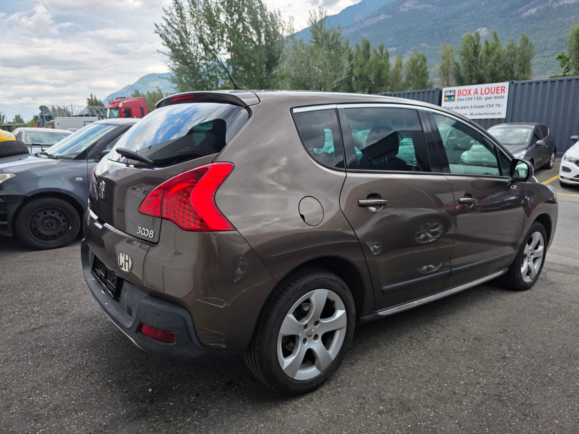 PEUGEOT 3008 1.6 16V T Platinum-showroom-element-2