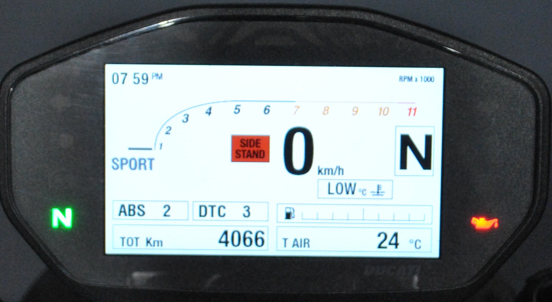 DUCATI MONSTER 821-image-5