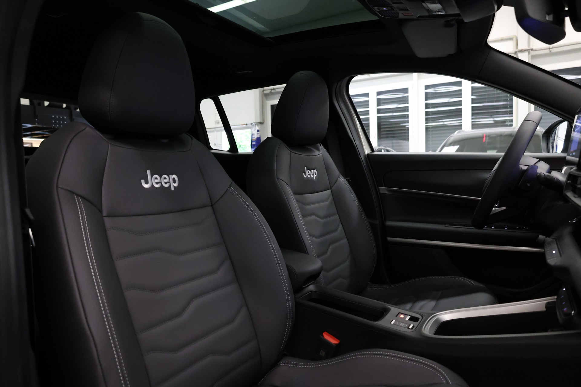 JEEP Avenger 1.2 MHEV Summit-image-23