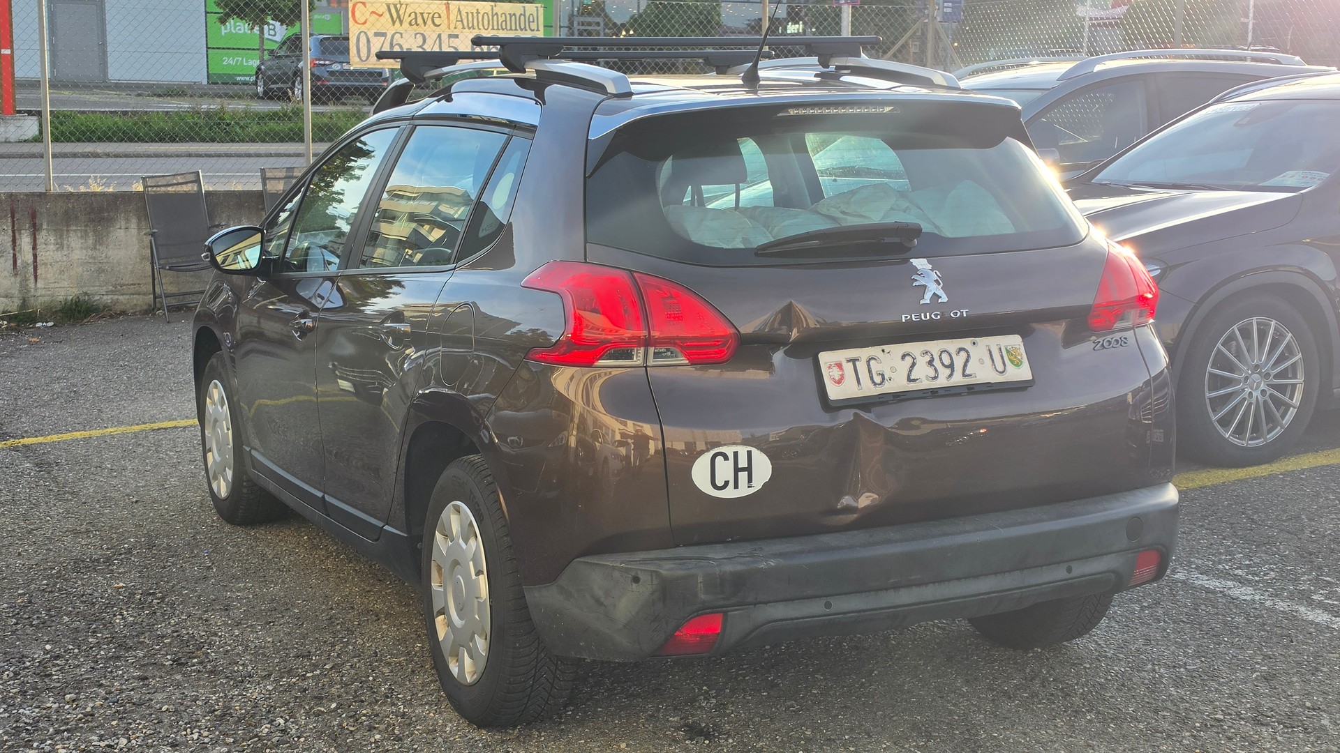 PEUGEOT 2008 1.2 VTI Active-image-4