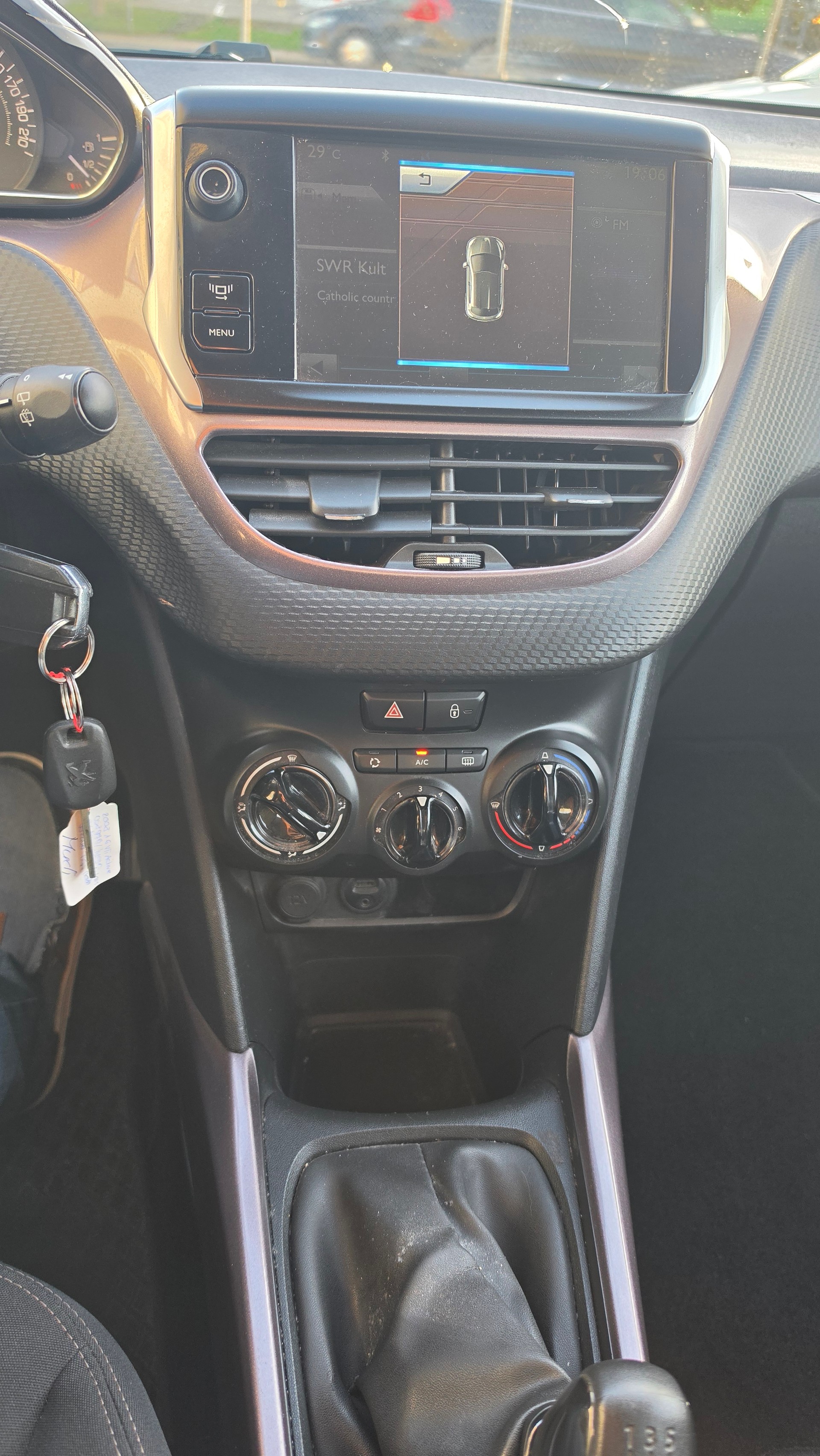 PEUGEOT 2008 1.2 VTI Active-image-10