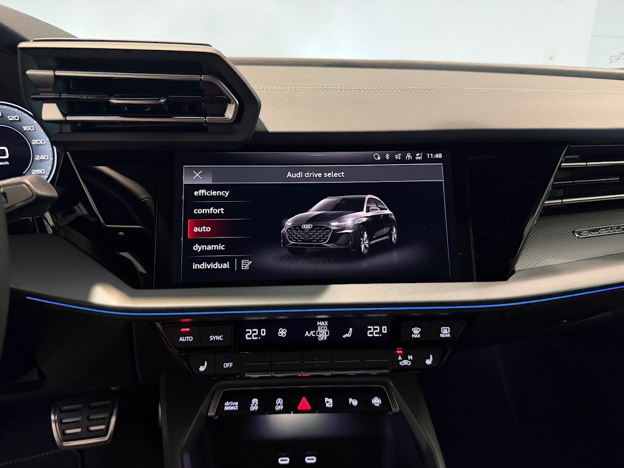 AUDI A3 Sportback TFSI 150 kW quattro S line S tronic-image-9
