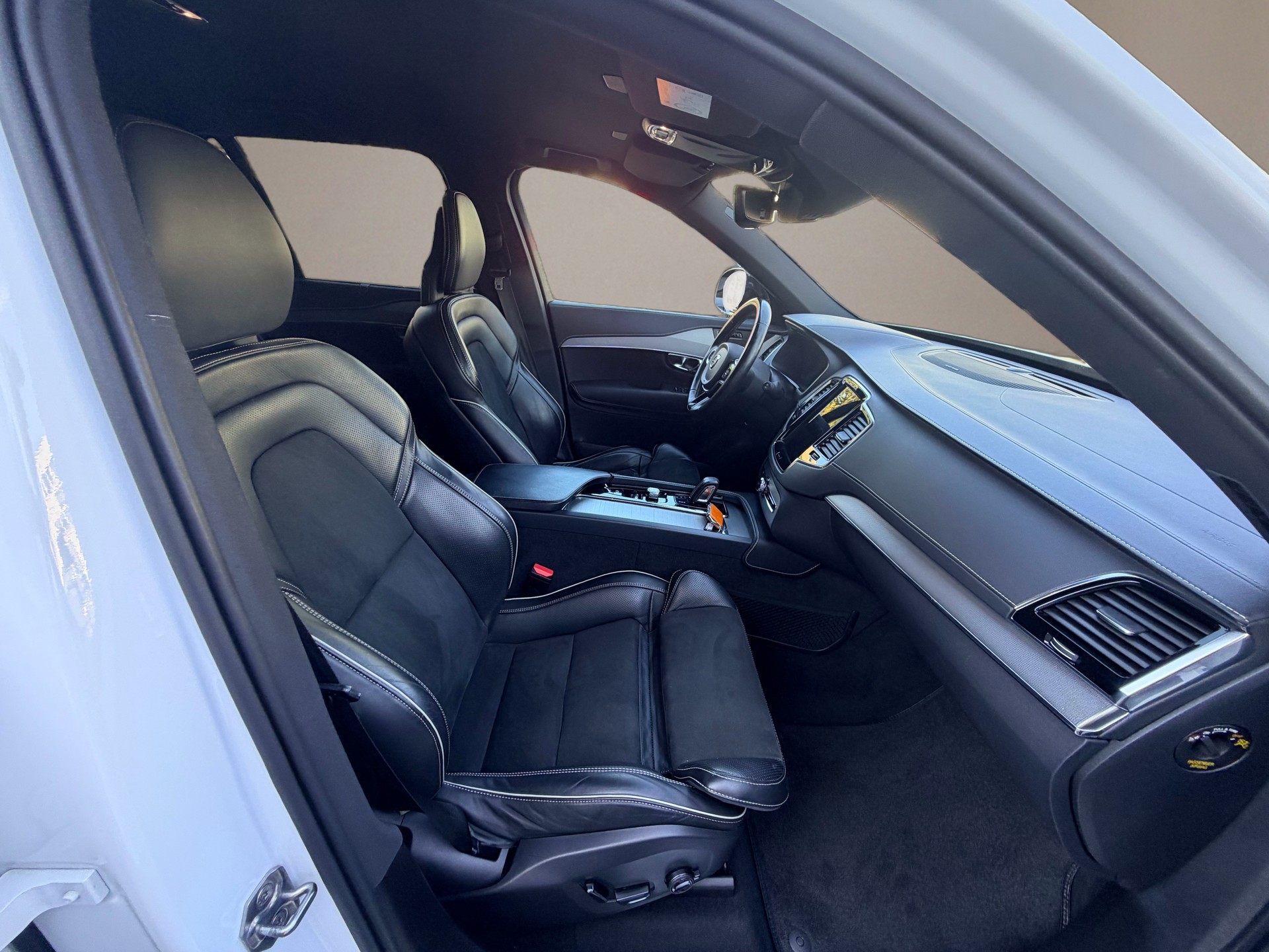 VOLVO XC90 B5 Diesel AWD R-Design Geartronic-image-8