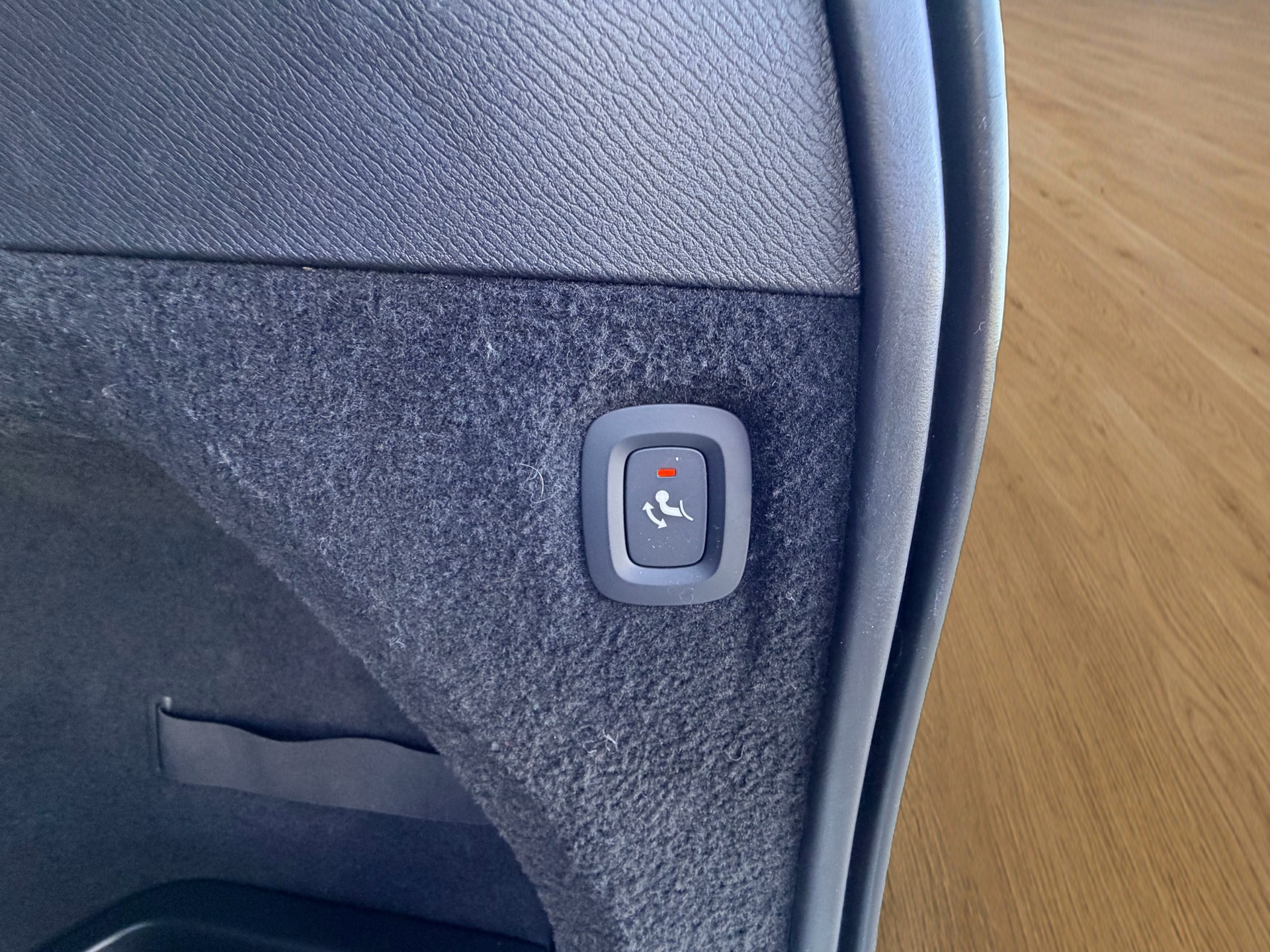 VOLVO XC90 B5 Diesel AWD R-Design Geartronic-image-16