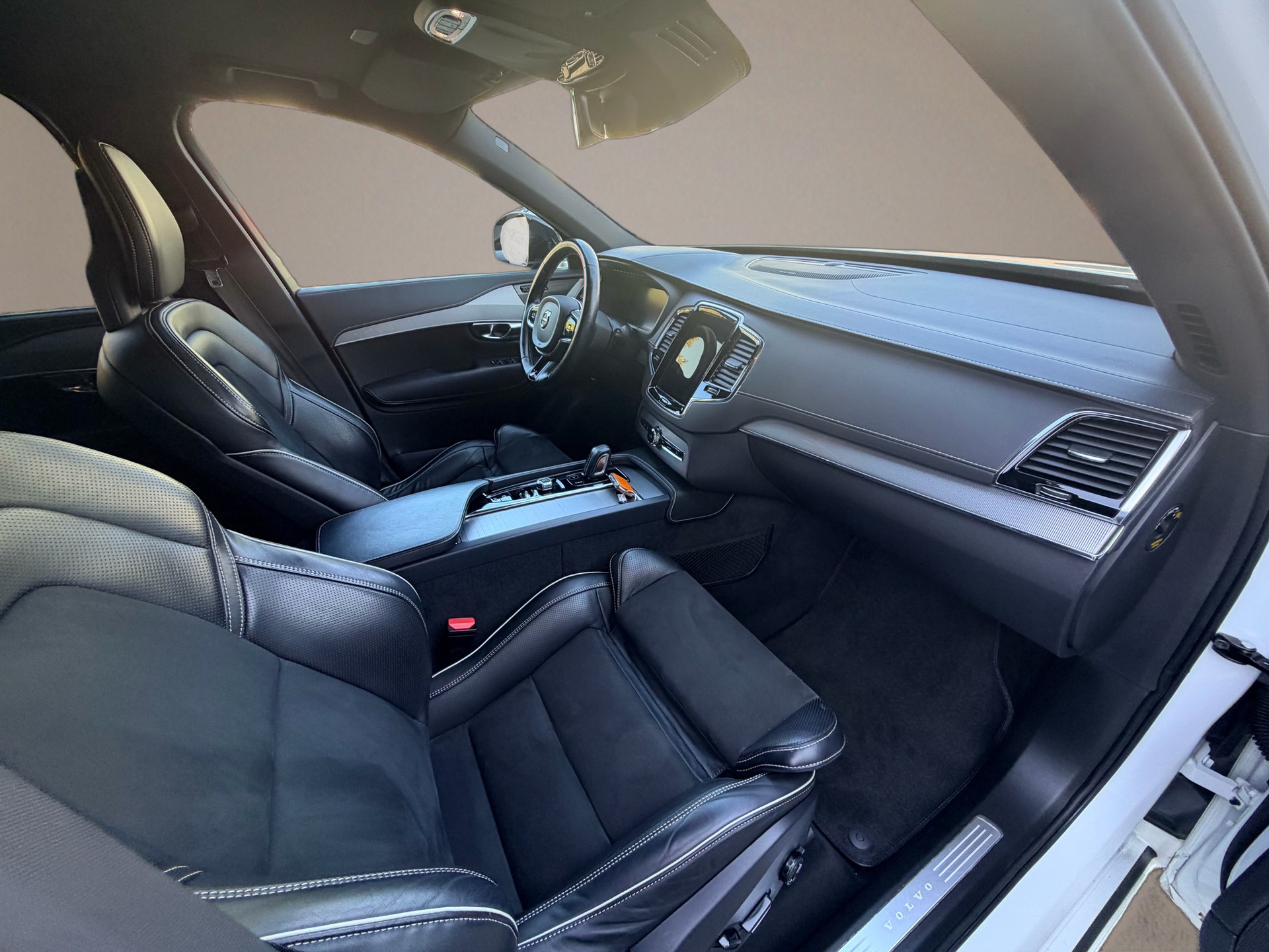 VOLVO XC90 B5 Diesel AWD R-Design Geartronic-image-9