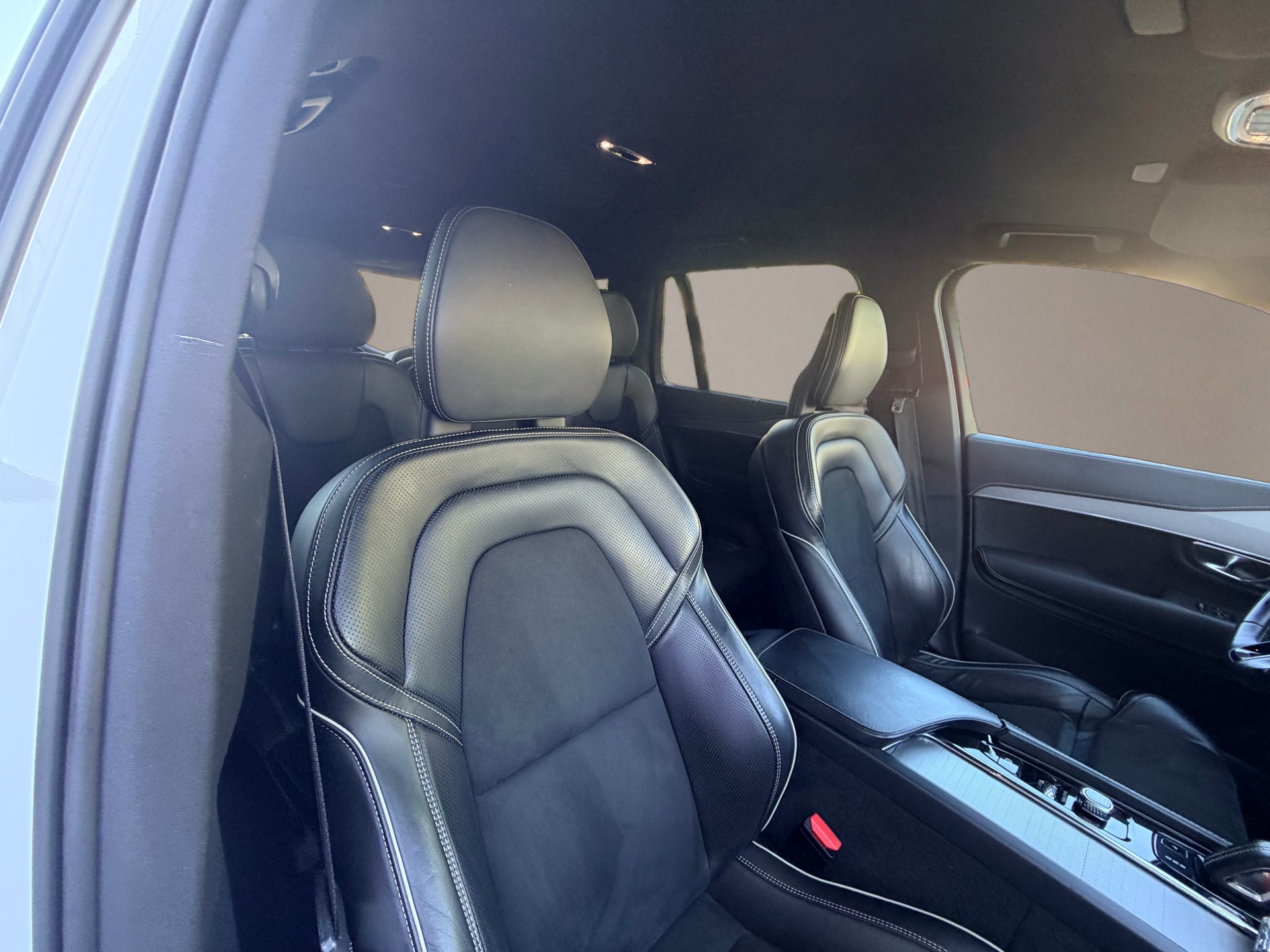 VOLVO XC90 B5 Diesel AWD R-Design Geartronic-image-12