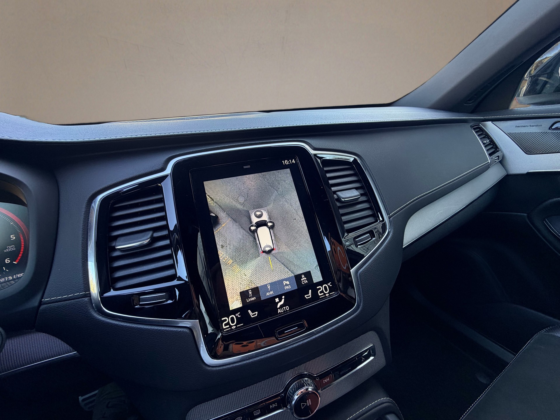 VOLVO XC90 B5 Diesel AWD R-Design Geartronic-image-17