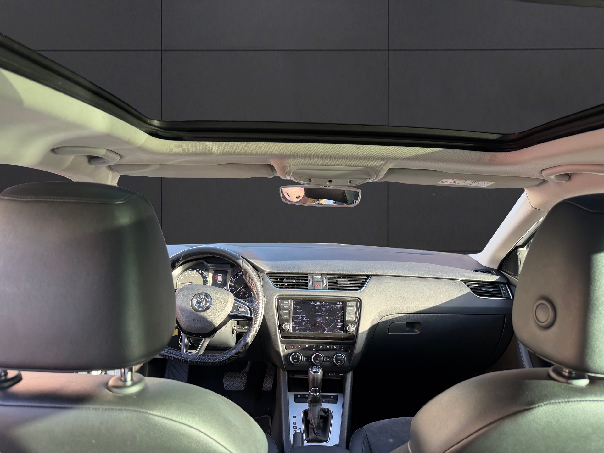 SKODA Octavia Combi 2.0 TDI Ambition 4x4 DSG-image-8