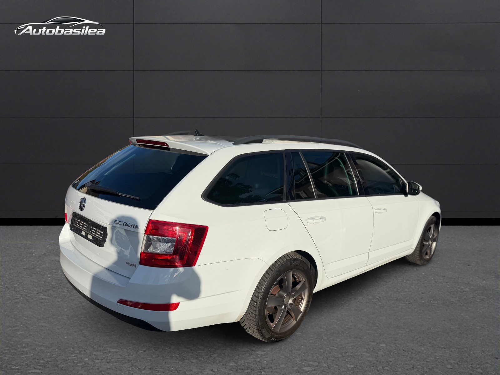 SKODA Octavia Combi 2.0 TDI Ambition 4x4 DSG-image-4