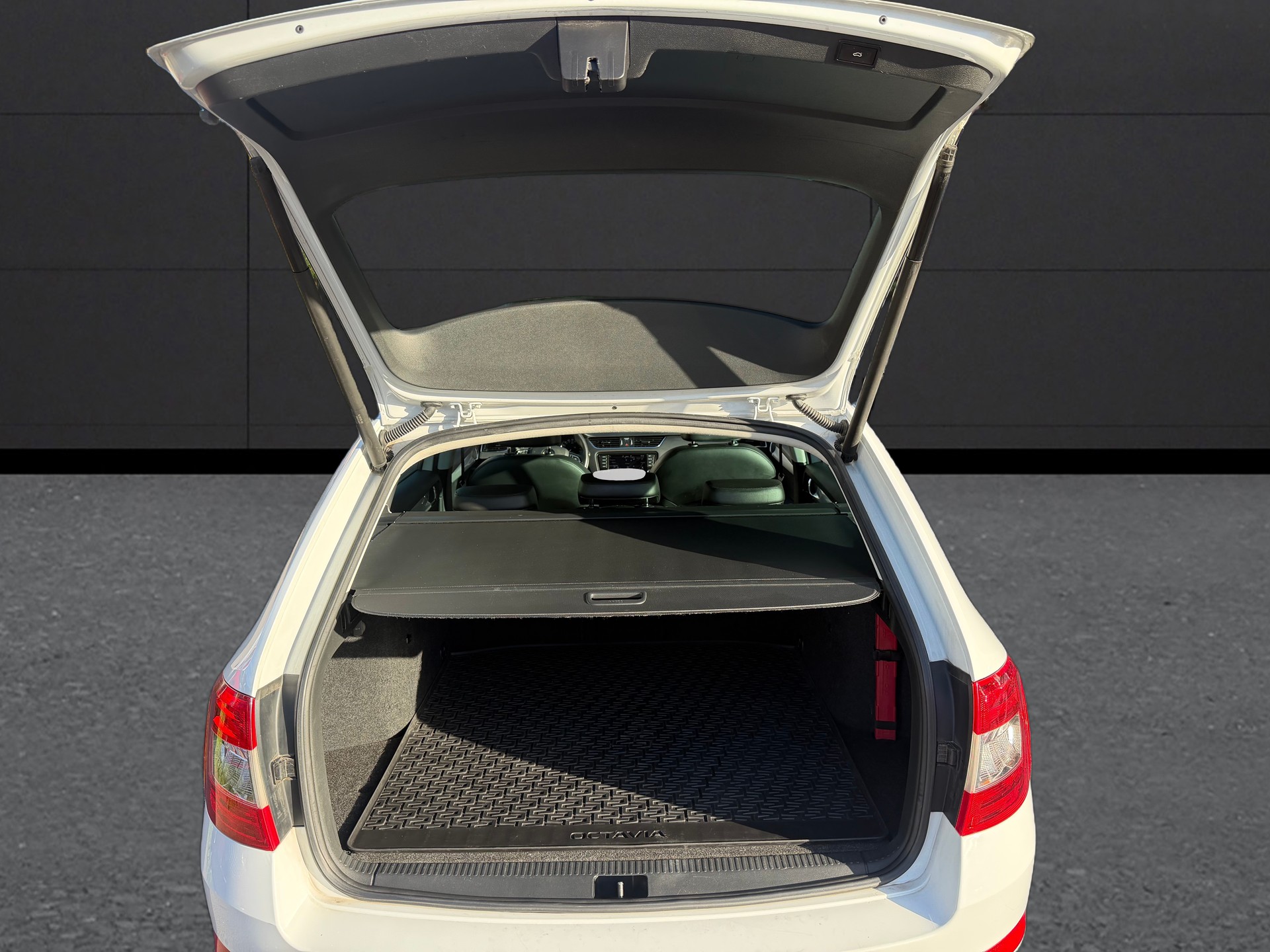 SKODA Octavia Combi 2.0 TDI Ambition 4x4 DSG-image-12