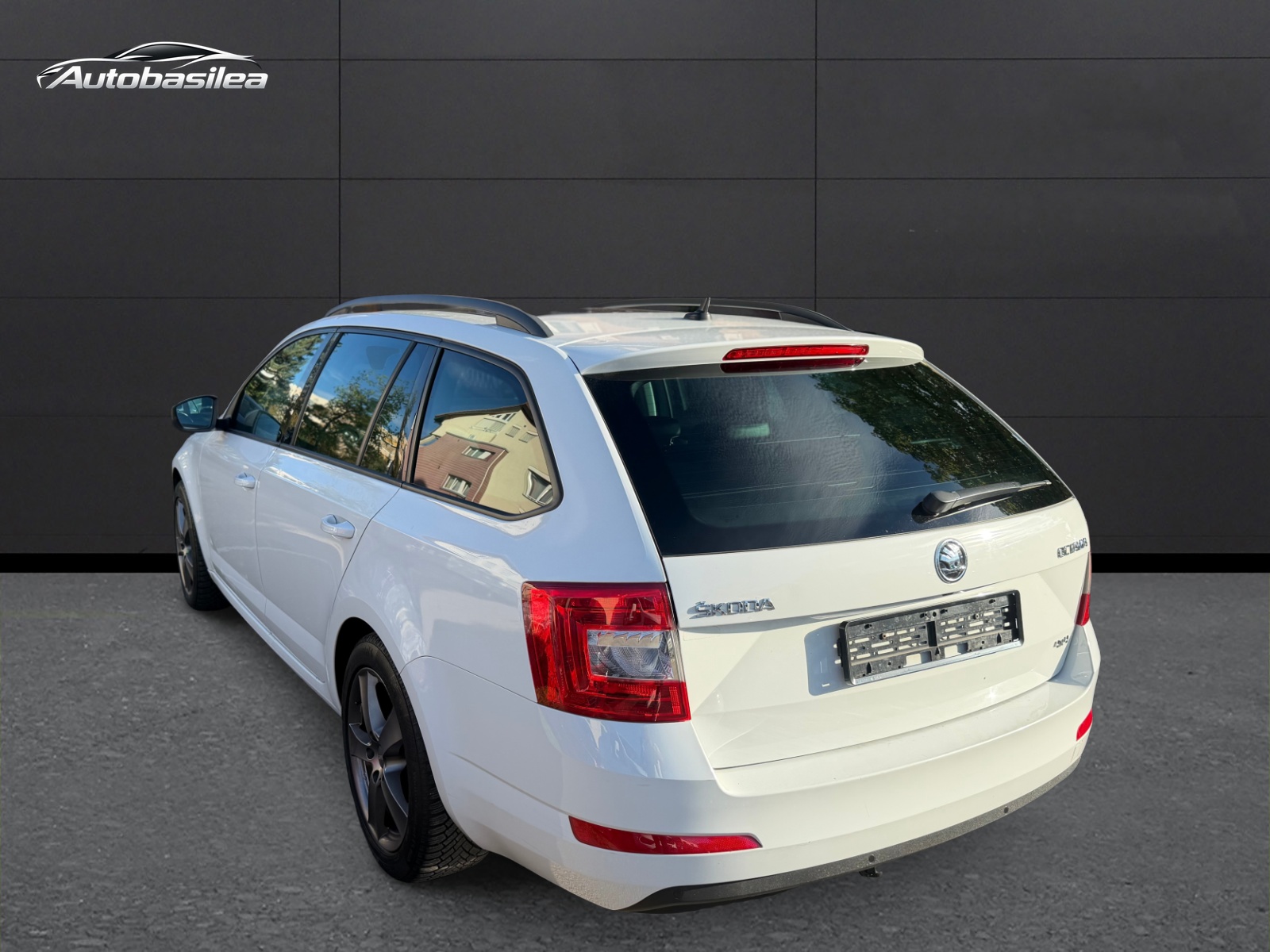 SKODA Octavia Combi 2.0 TDI Ambition 4x4 DSG-showroom-element-2