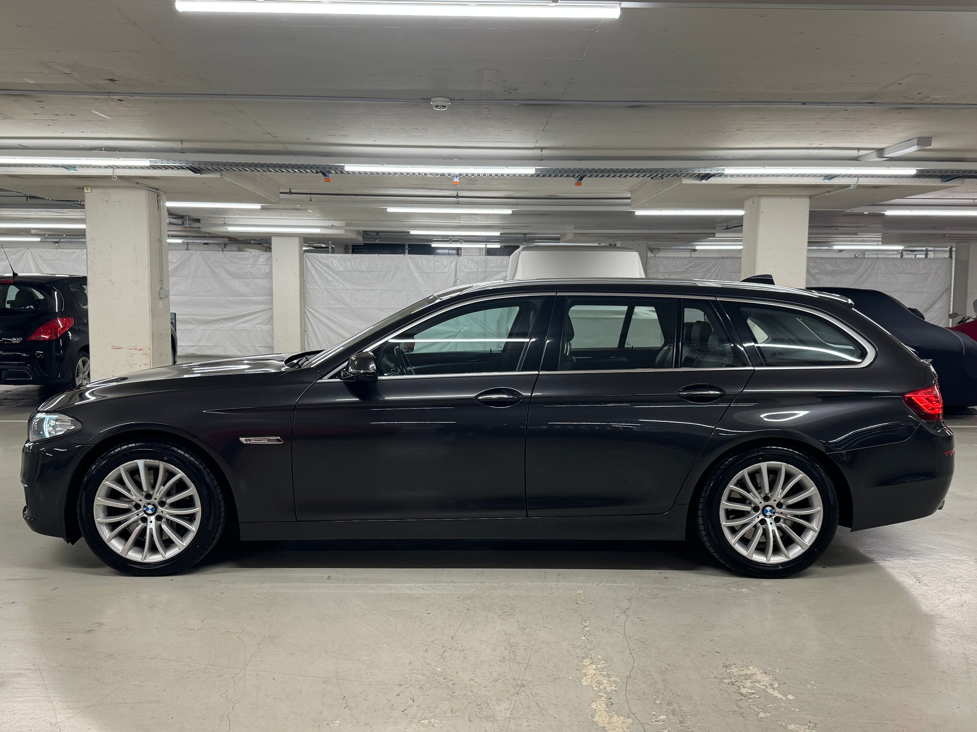 BMW 535d Touring xDrive Luxury Line I Frisch MFK 06.26 I Frisch Service I 8-fach I CH-Fhrz. I Garantie möglich I TOP Angebot-showroom-element-1