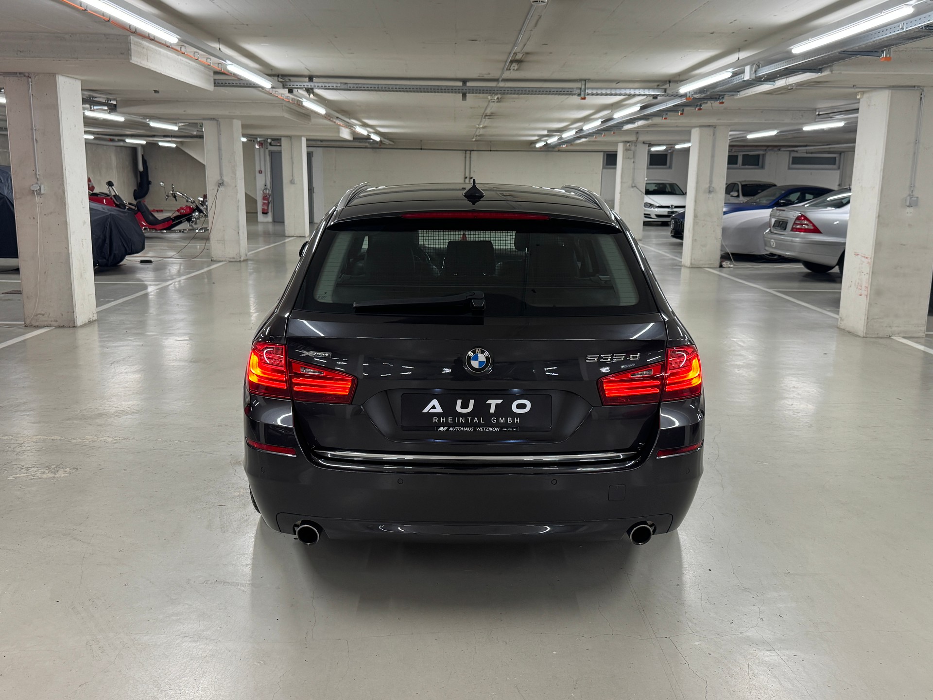 BMW 535d Touring xDrive Luxury Line I Frisch MFK 06.26 I Frisch Service I 8-fach I CH-Fhrz. I Garantie möglich I TOP Angebot-showroom-element-3