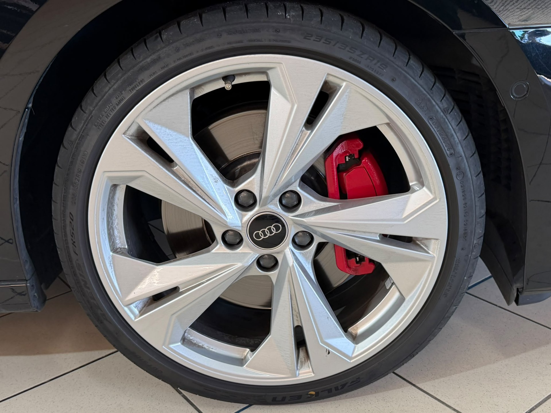 AUDI S3 Limousine 2.0 TFSI quattro S-tronic-image-4