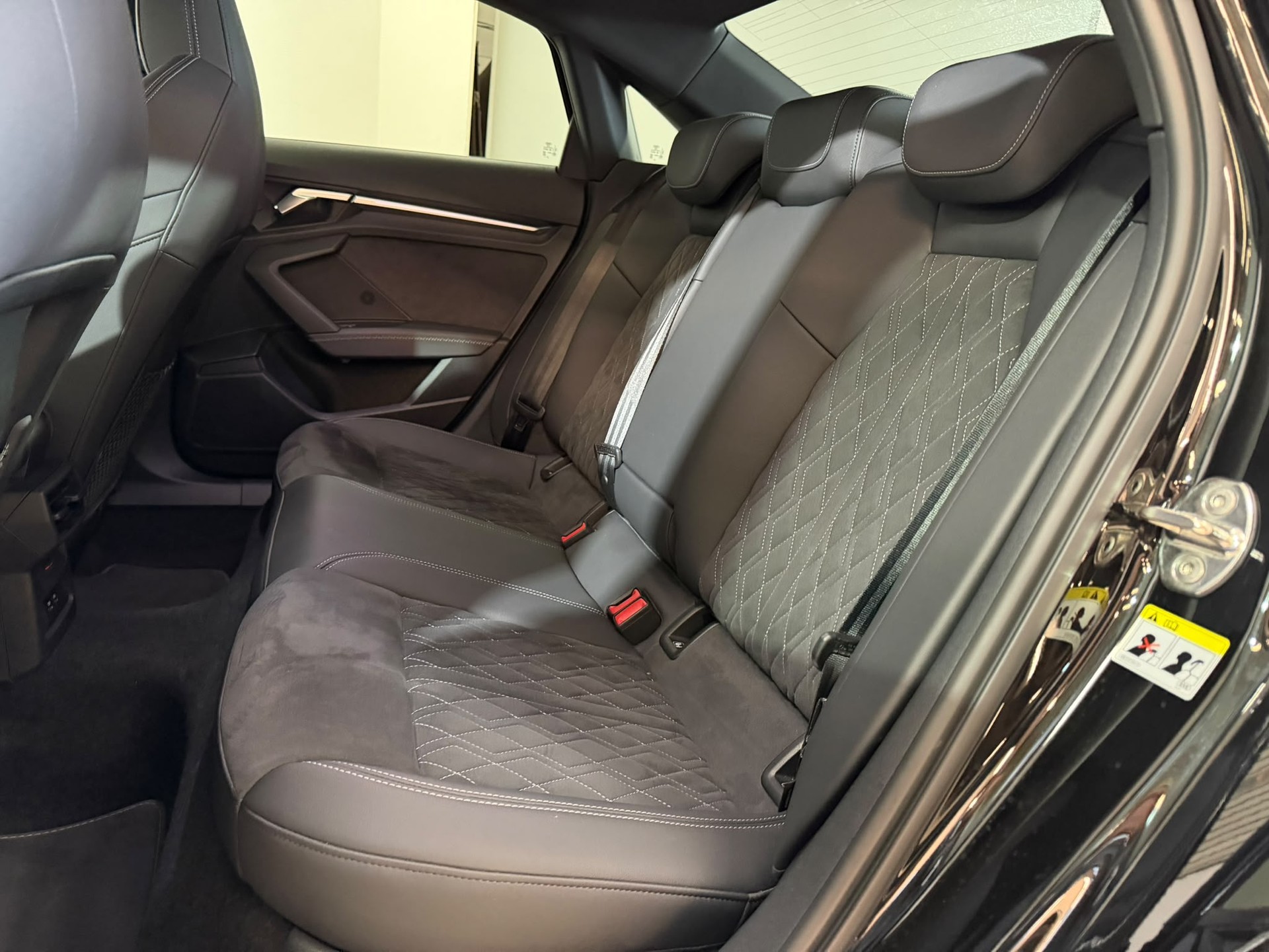AUDI S3 Limousine 2.0 TFSI quattro S-tronic-image-9