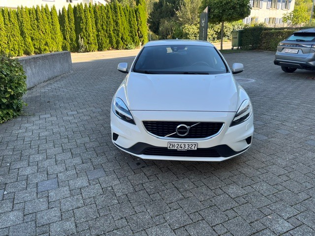 VOLVO V40 2.0 D3 R-Design S/S-image-2