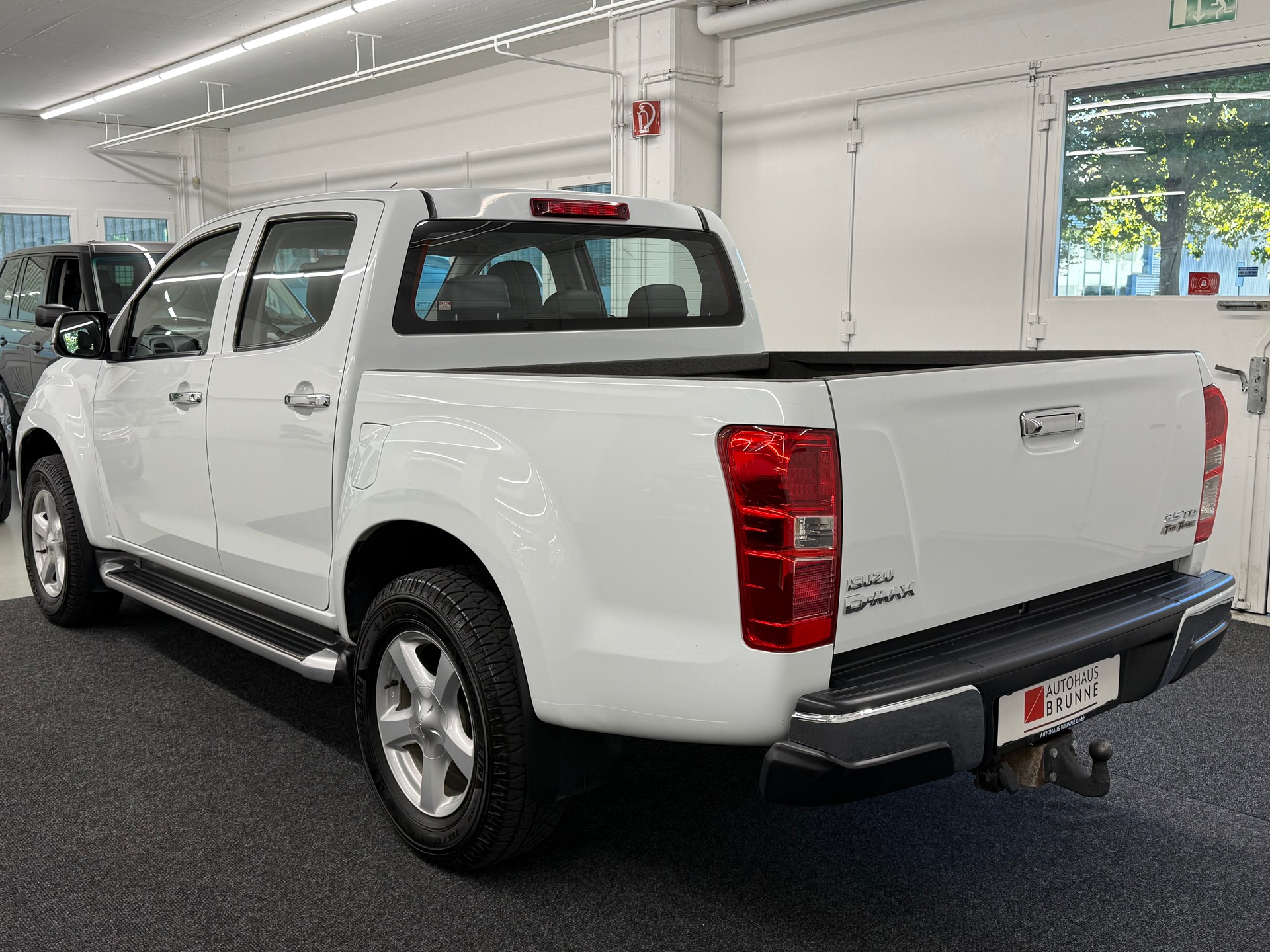 ISUZU D-MAX 2.5 Crew Cab Solar Special 4x4-image-7