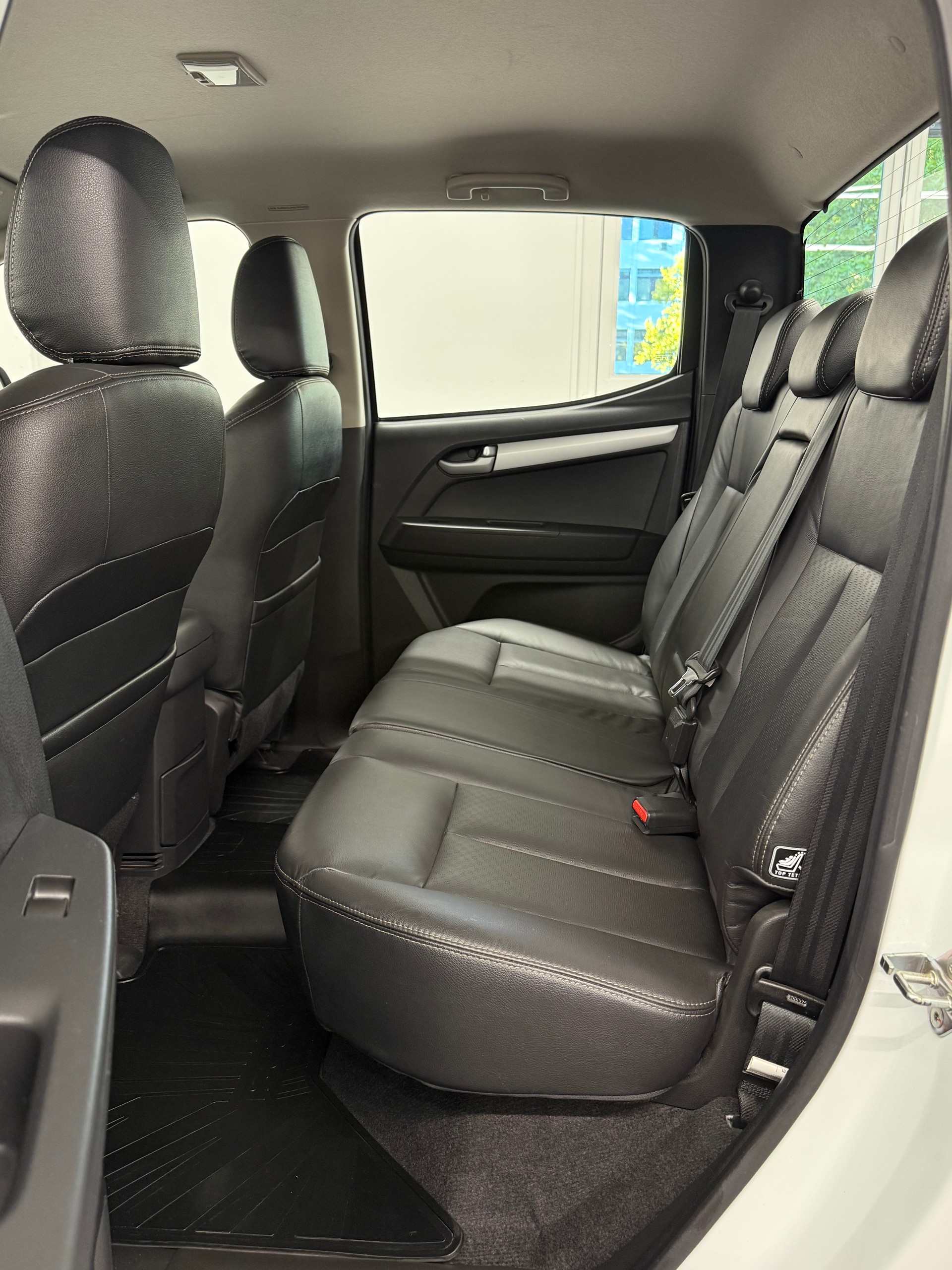 ISUZU D-MAX 2.5 Crew Cab Solar Special 4x4-image-16